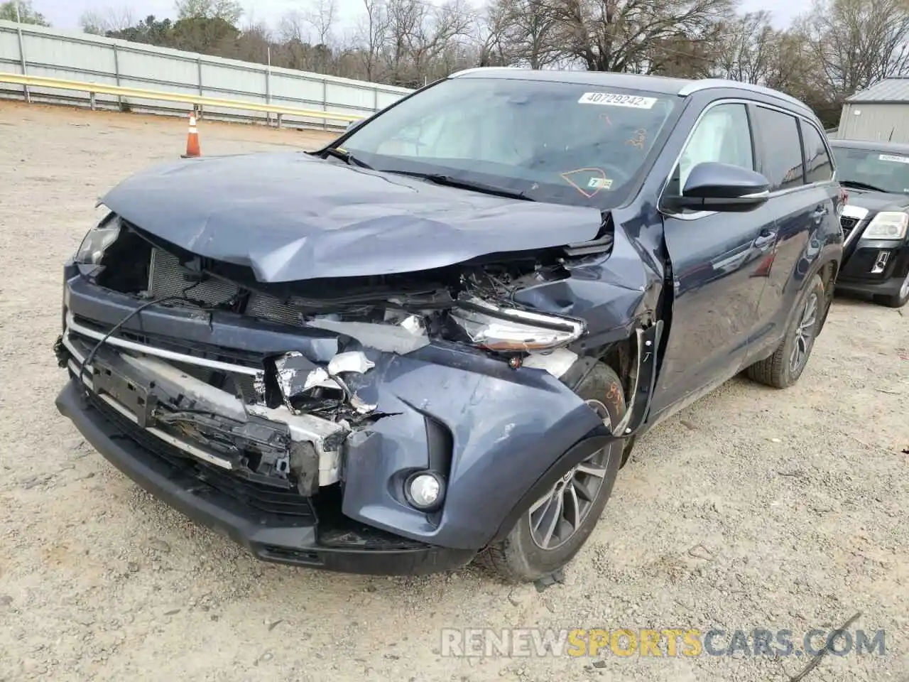 2 Photograph of a damaged car 5TDJZRFH4KS728125 TOYOTA HIGHLANDER 2019