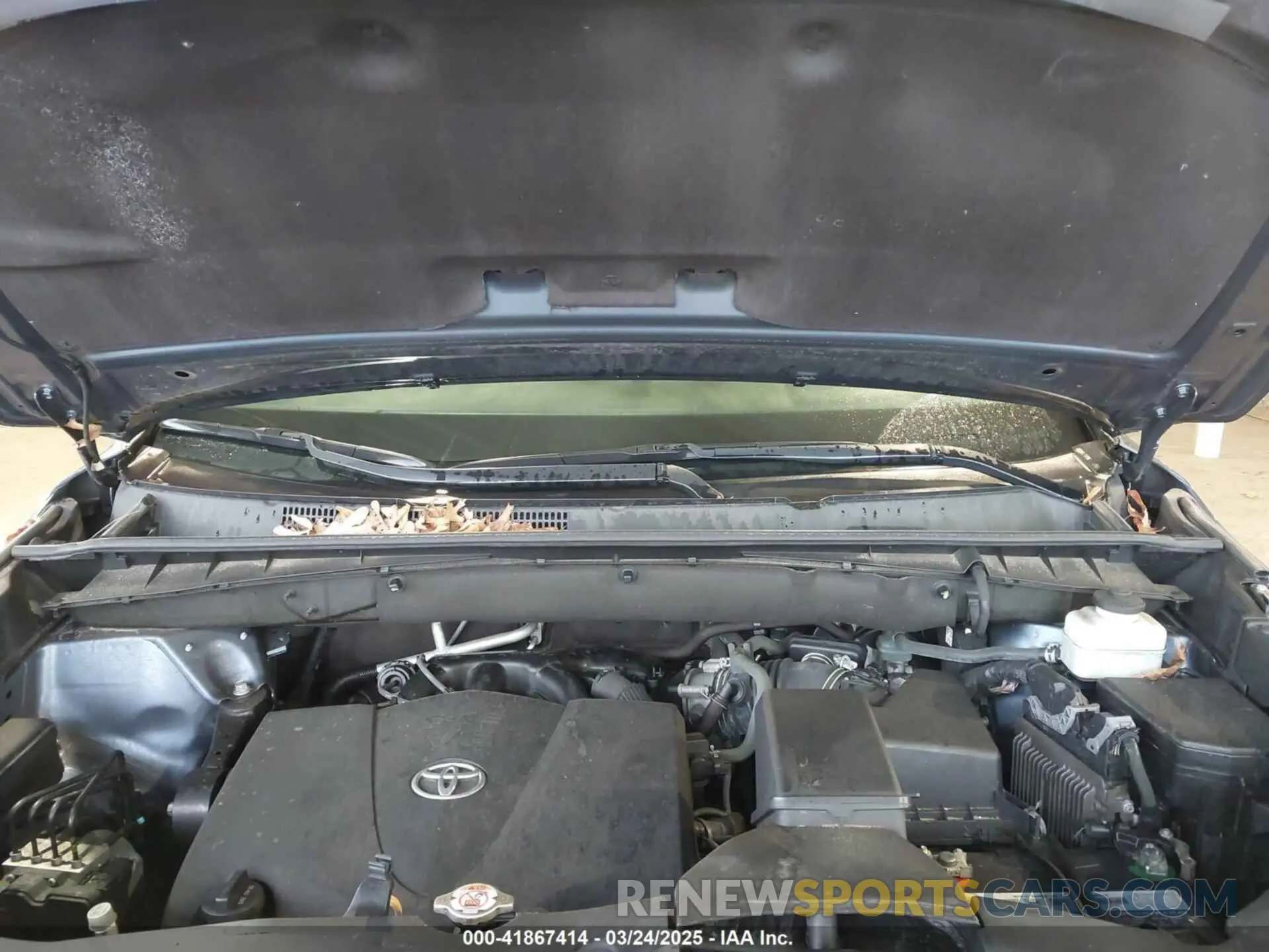 10 Photograph of a damaged car 5TDJZRFH4KS747306 TOYOTA HIGHLANDER 2019