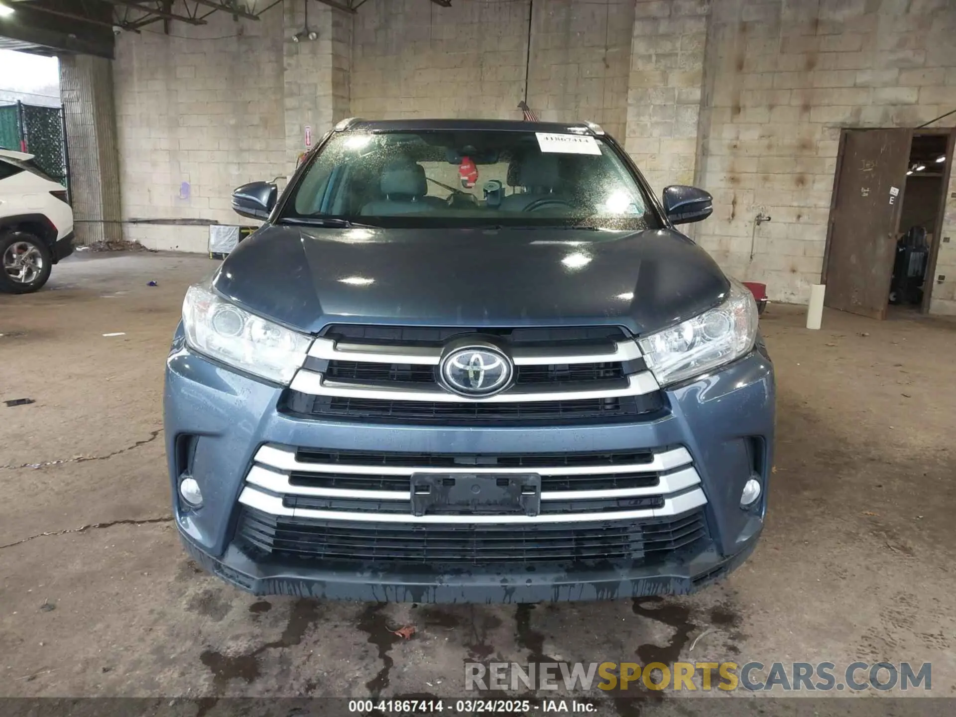 12 Photograph of a damaged car 5TDJZRFH4KS747306 TOYOTA HIGHLANDER 2019