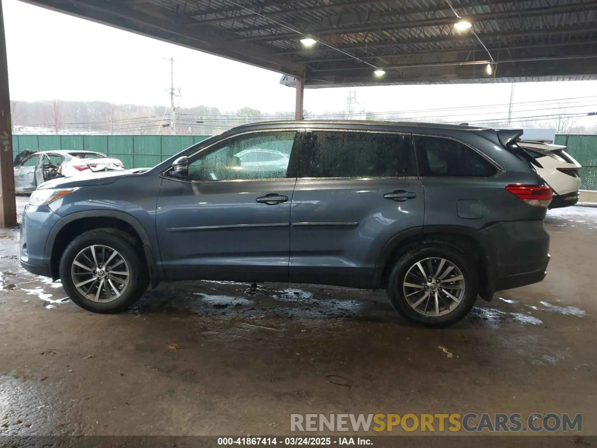 14 Photograph of a damaged car 5TDJZRFH4KS747306 TOYOTA HIGHLANDER 2019