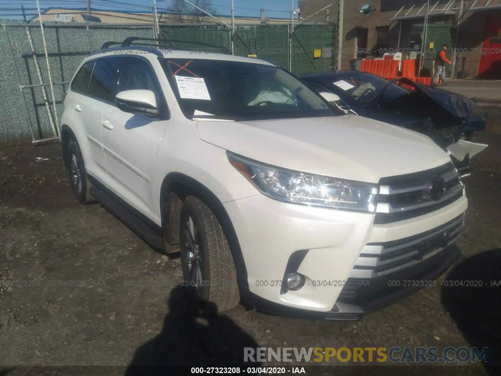 1 Photograph of a damaged car 5TDJZRFH4KS917745 TOYOTA HIGHLANDER 2019