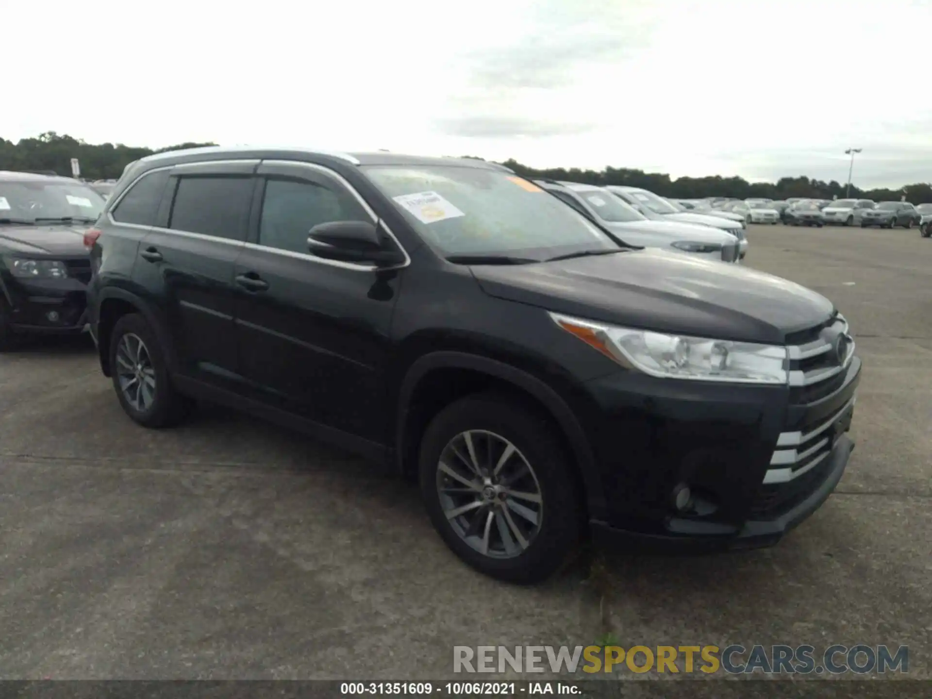 1 Photograph of a damaged car 5TDJZRFH4KS919026 TOYOTA HIGHLANDER 2019