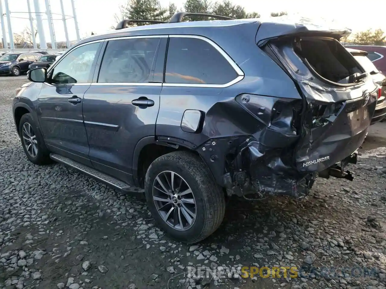 3 Photograph of a damaged car 5TDJZRFH4KS933122 TOYOTA HIGHLANDER 2019