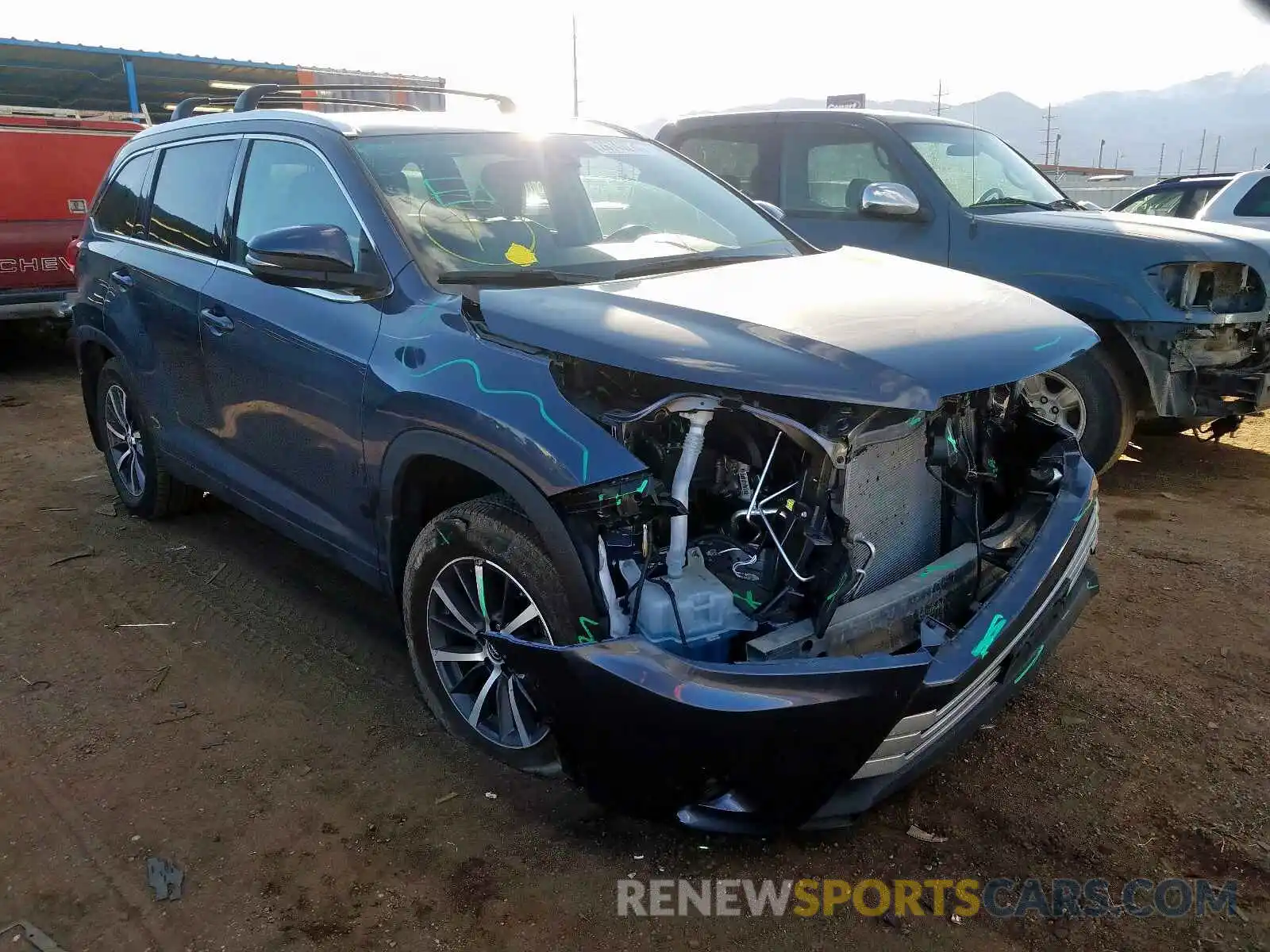 1 Photograph of a damaged car 5TDJZRFH4KS949790 TOYOTA HIGHLANDER 2019