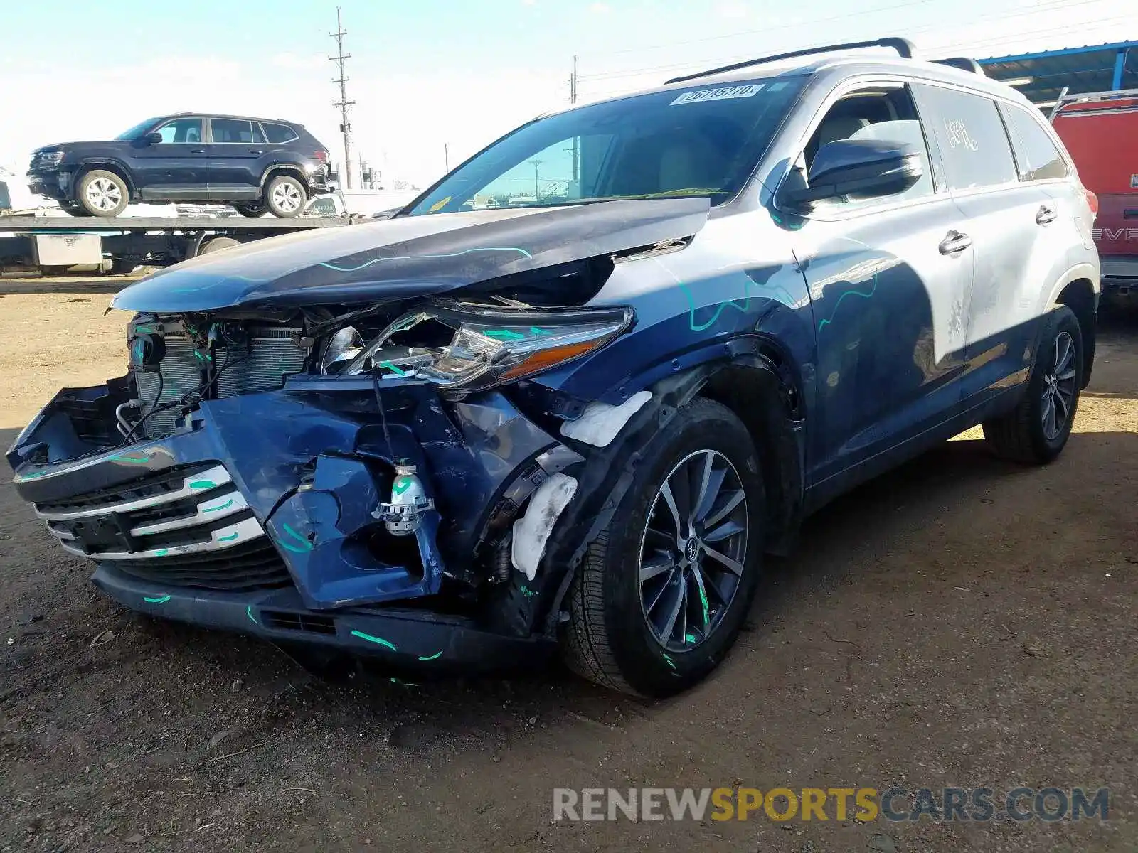 2 Photograph of a damaged car 5TDJZRFH4KS949790 TOYOTA HIGHLANDER 2019