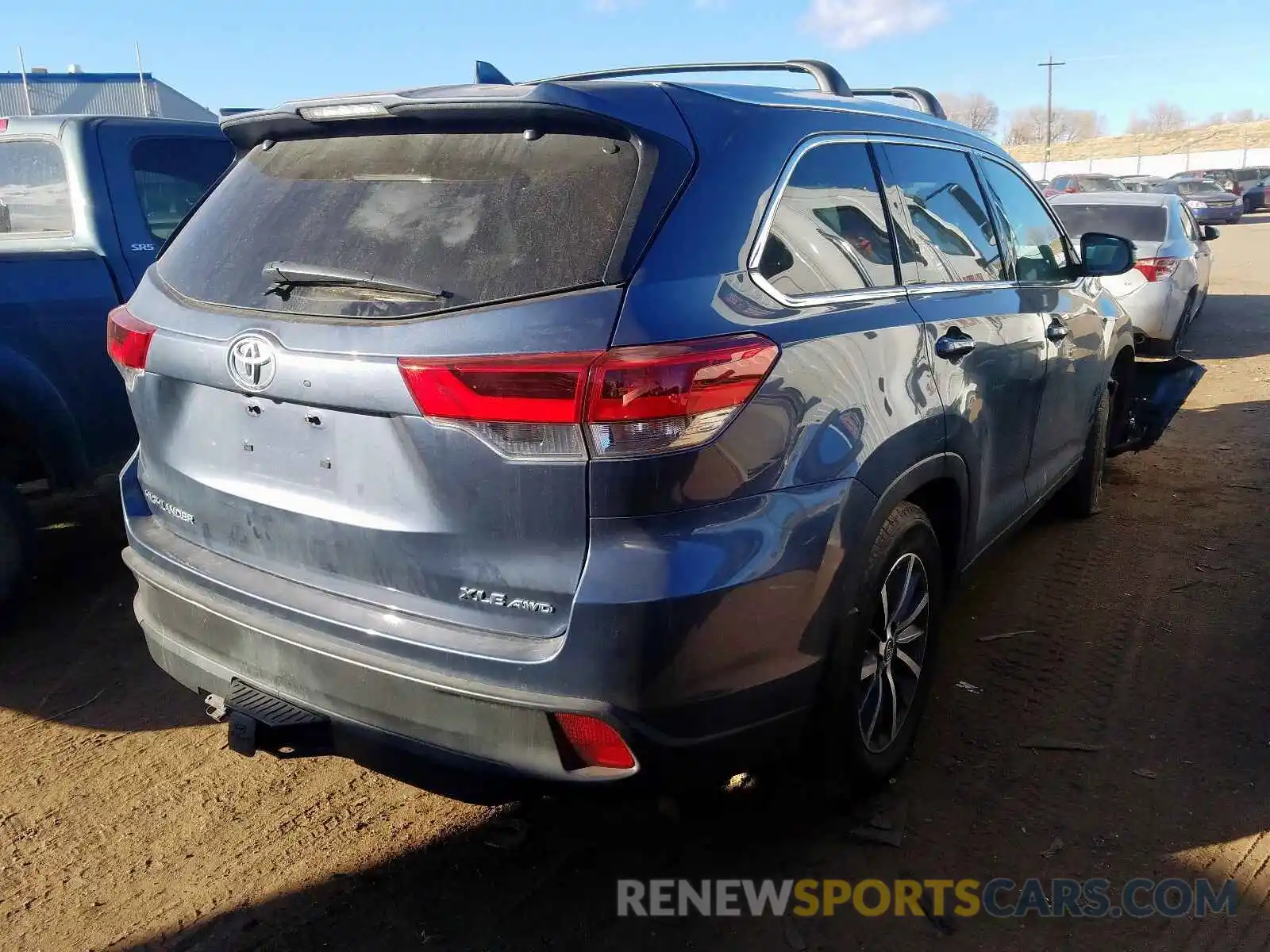 4 Photograph of a damaged car 5TDJZRFH4KS949790 TOYOTA HIGHLANDER 2019