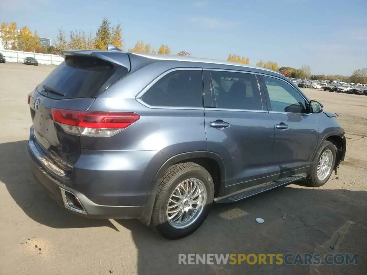 3 Photograph of a damaged car 5TDJZRFH4KS950728 TOYOTA HIGHLANDER 2019