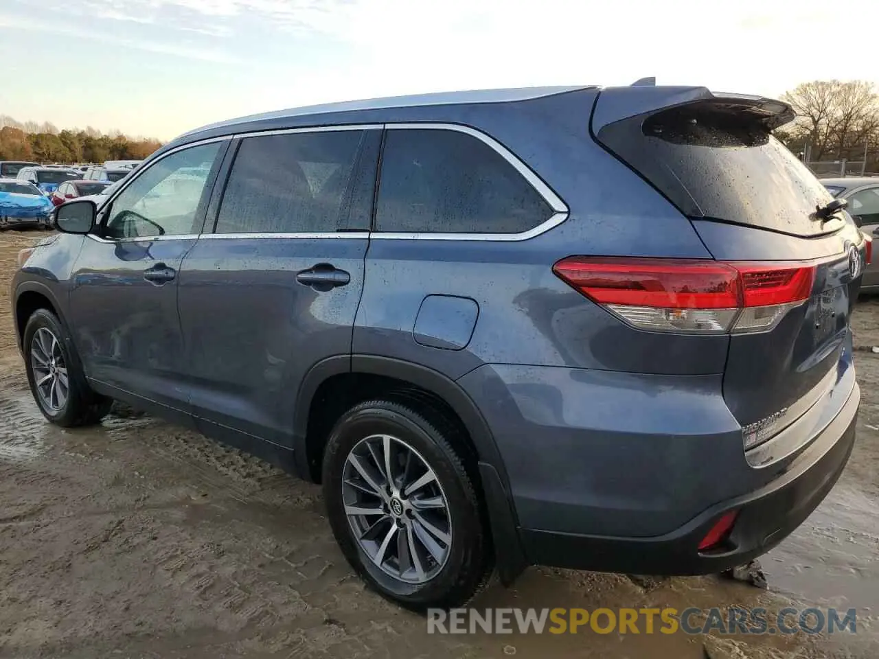 2 Photograph of a damaged car 5TDJZRFH4KS963060 TOYOTA HIGHLANDER 2019