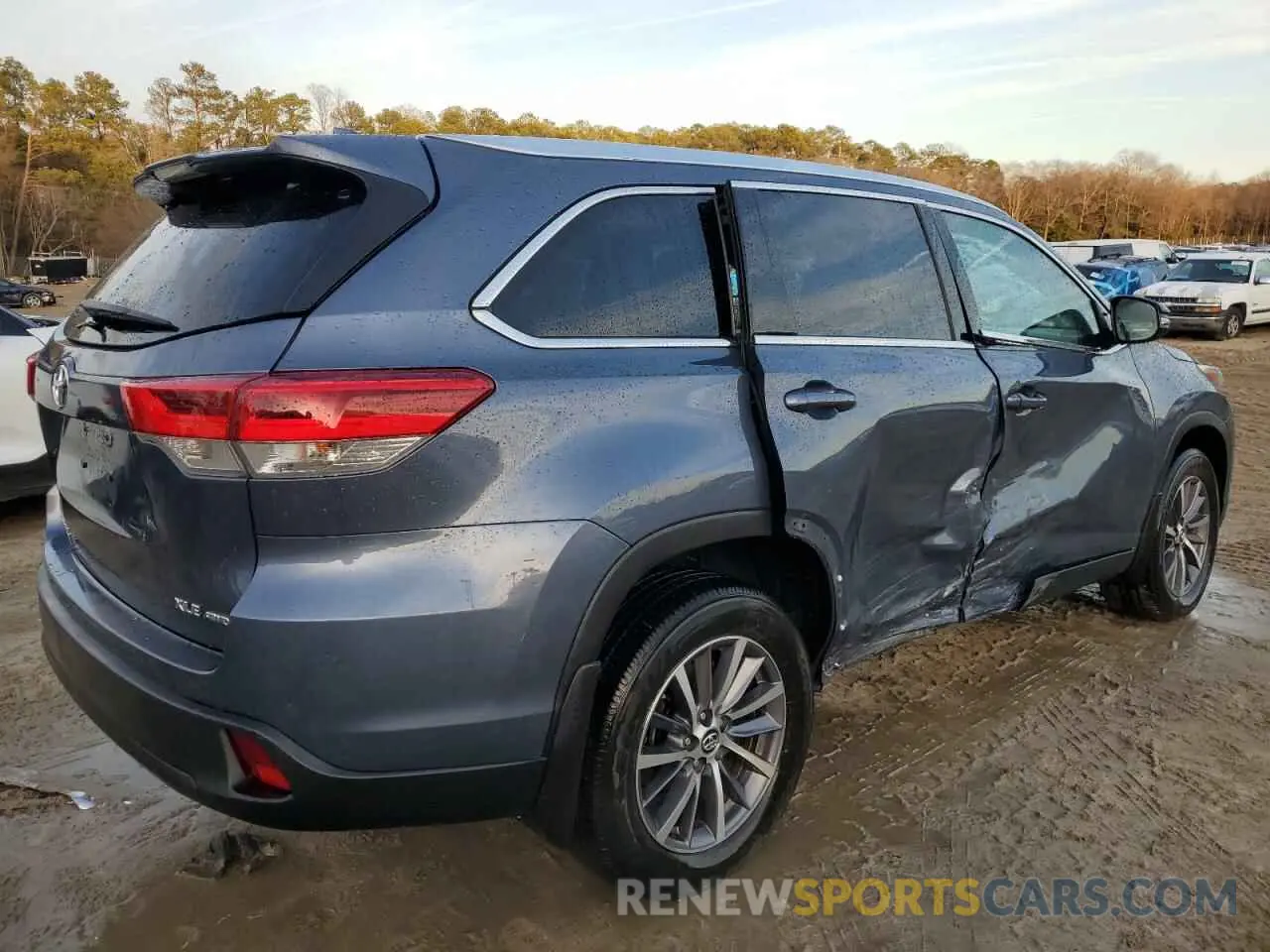 3 Photograph of a damaged car 5TDJZRFH4KS963060 TOYOTA HIGHLANDER 2019