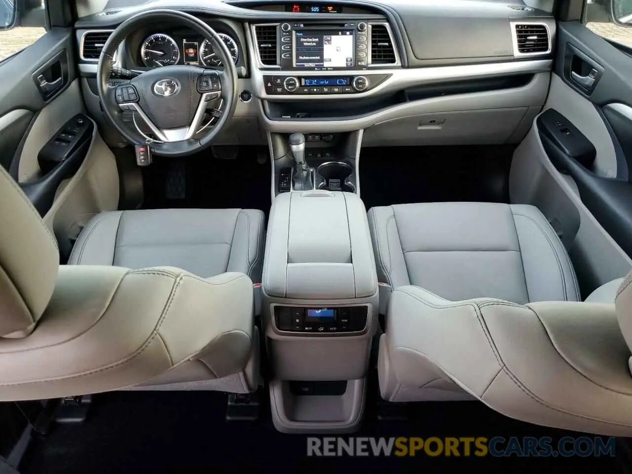 8 Photograph of a damaged car 5TDJZRFH4KS963060 TOYOTA HIGHLANDER 2019