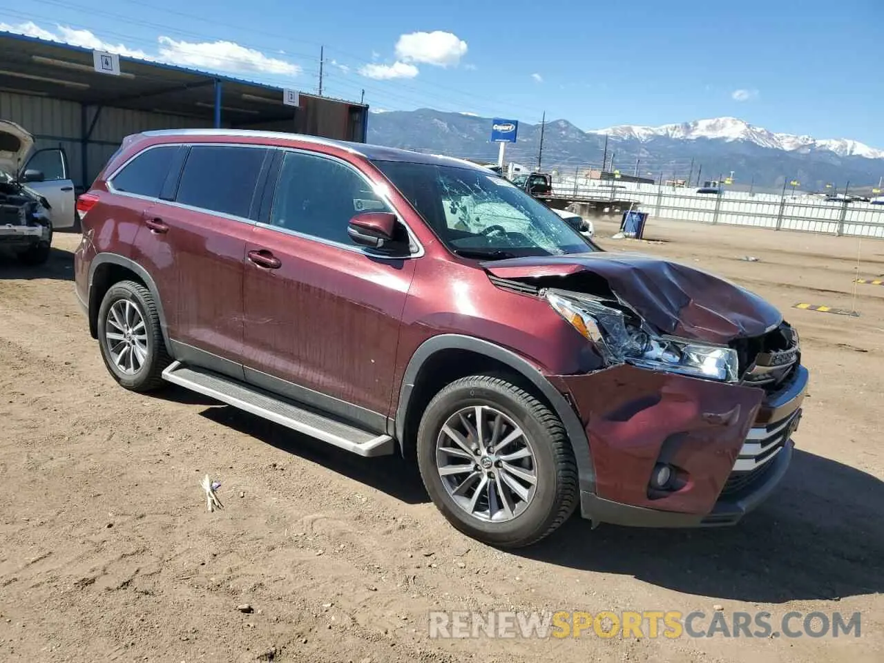4 Photograph of a damaged car 5TDJZRFH4KS971577 TOYOTA HIGHLANDER 2019