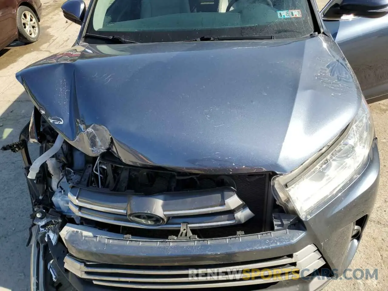 12 Photograph of a damaged car 5TDJZRFH4KS997273 TOYOTA HIGHLANDER 2019