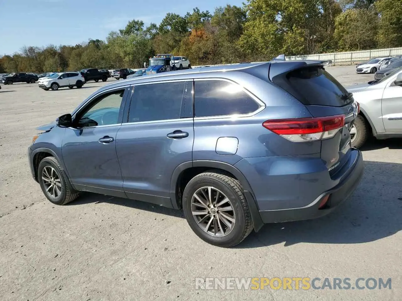 2 Photograph of a damaged car 5TDJZRFH4KS997273 TOYOTA HIGHLANDER 2019