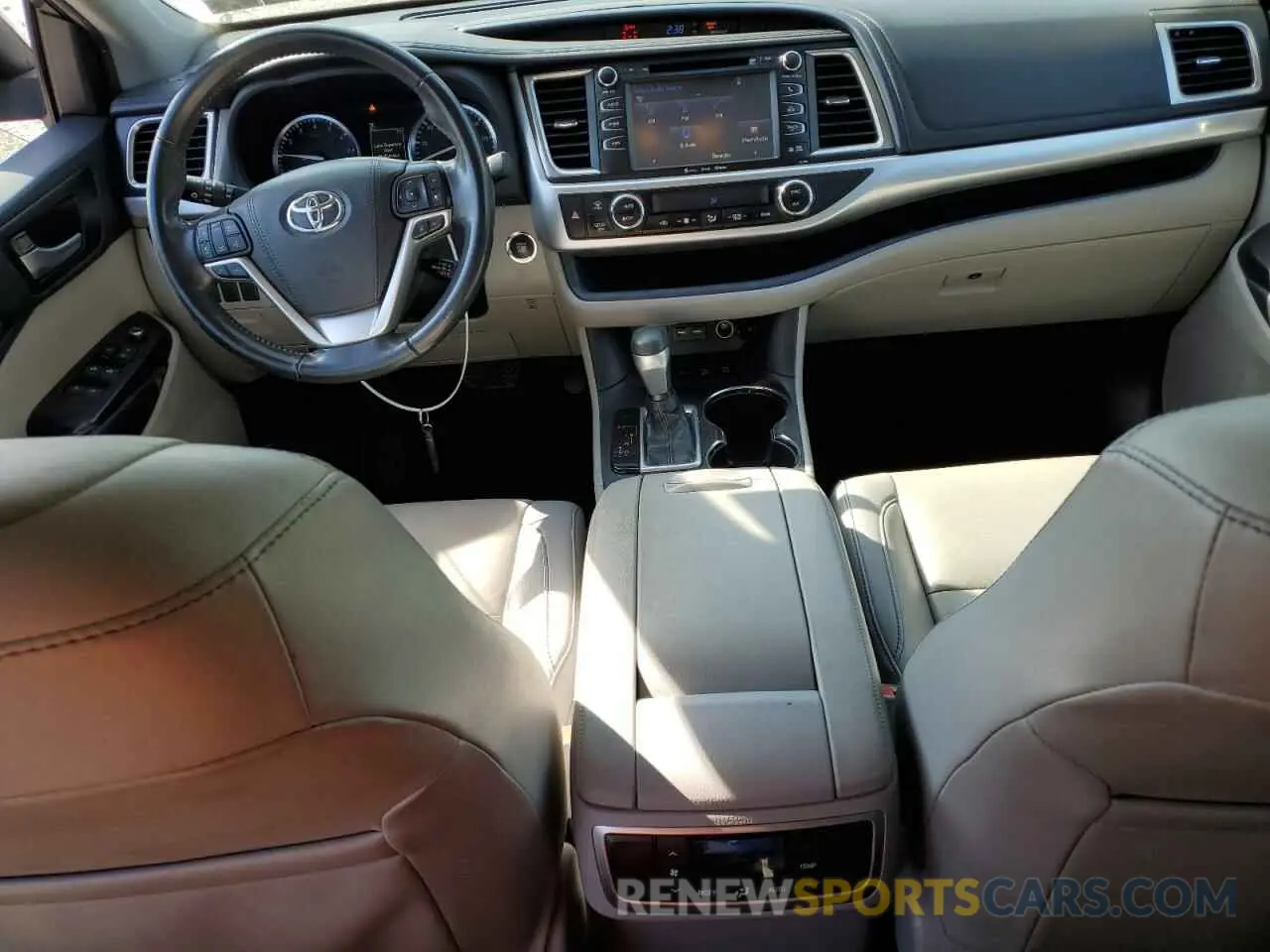 8 Photograph of a damaged car 5TDJZRFH4KS997273 TOYOTA HIGHLANDER 2019