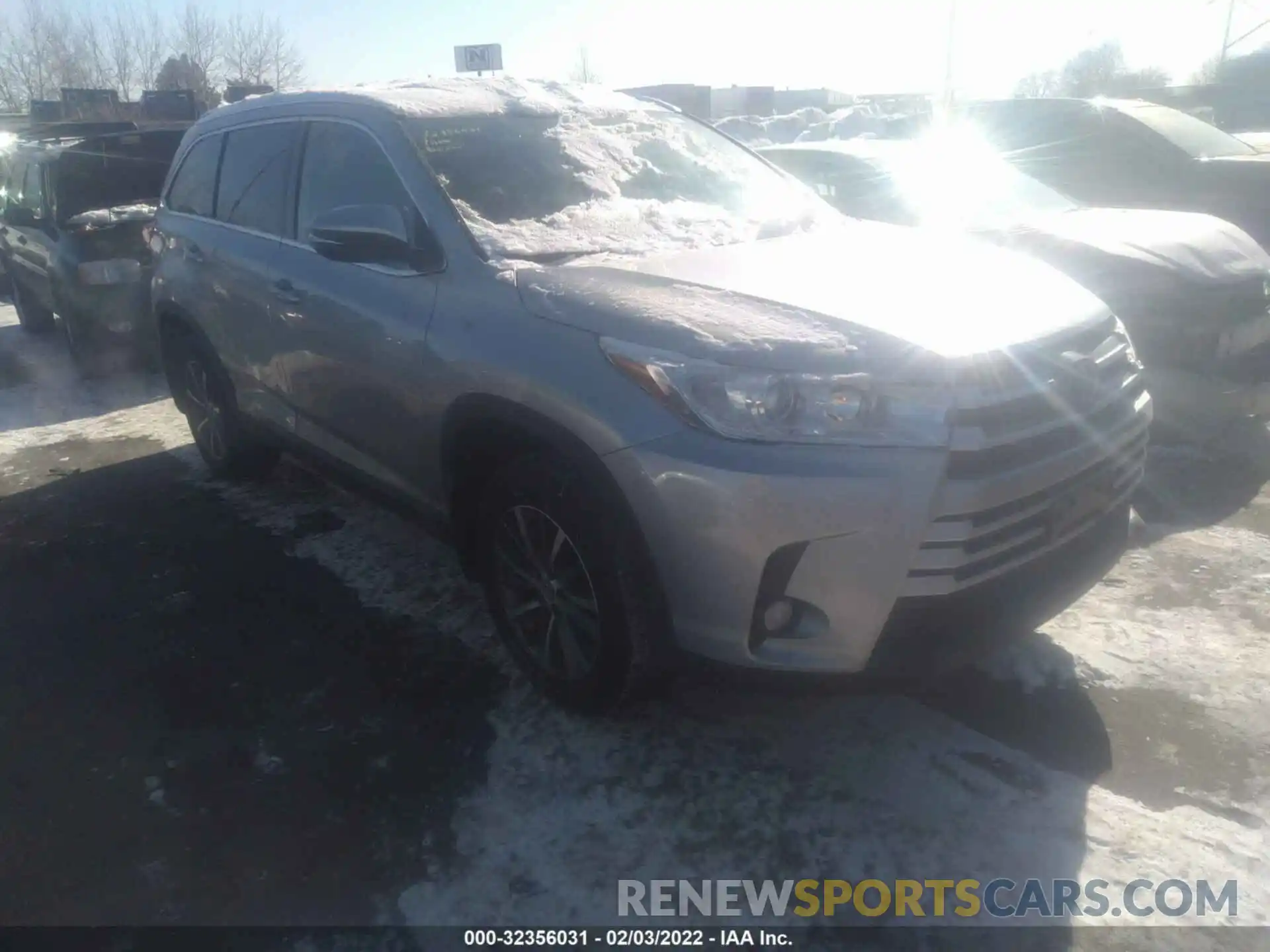 1 Photograph of a damaged car 5TDJZRFH5KS571690 TOYOTA HIGHLANDER 2019