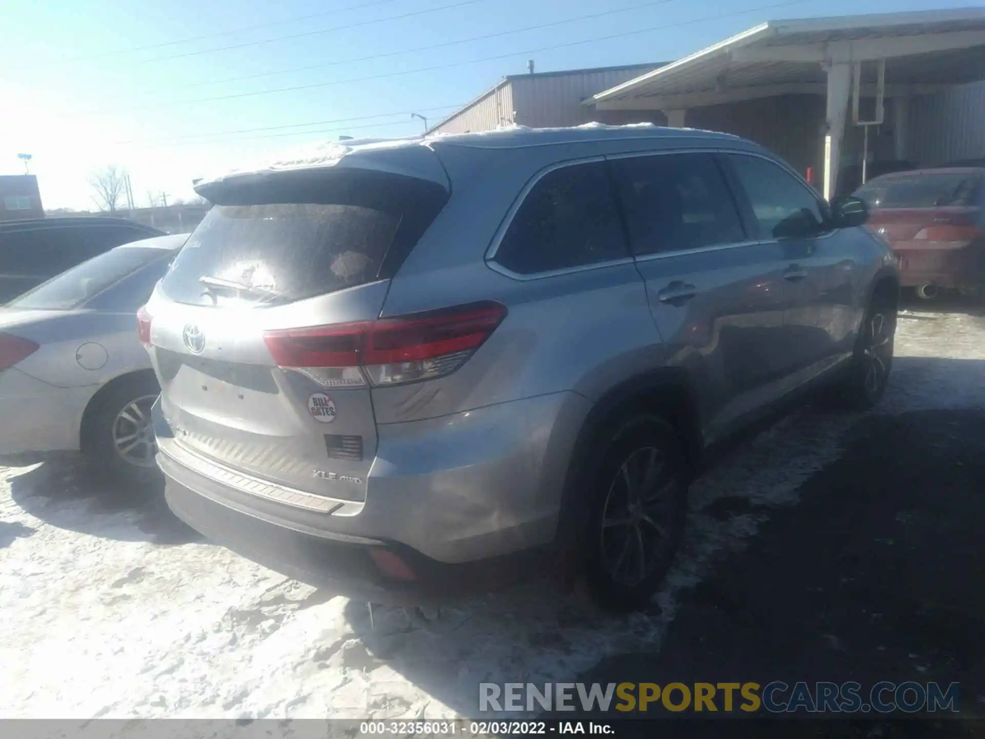 4 Photograph of a damaged car 5TDJZRFH5KS571690 TOYOTA HIGHLANDER 2019