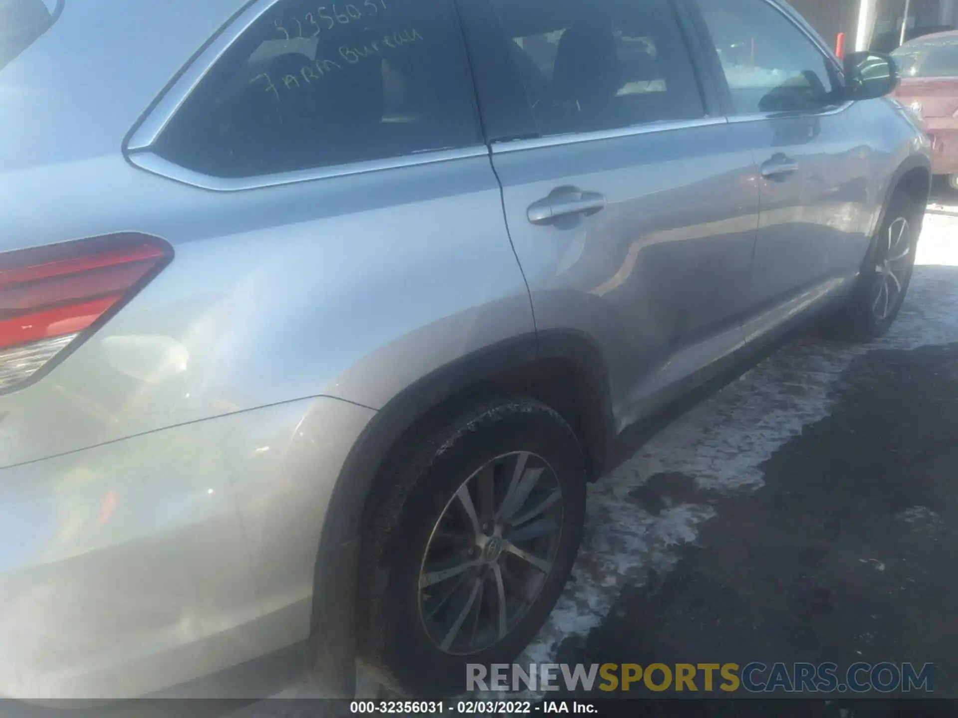 6 Photograph of a damaged car 5TDJZRFH5KS571690 TOYOTA HIGHLANDER 2019