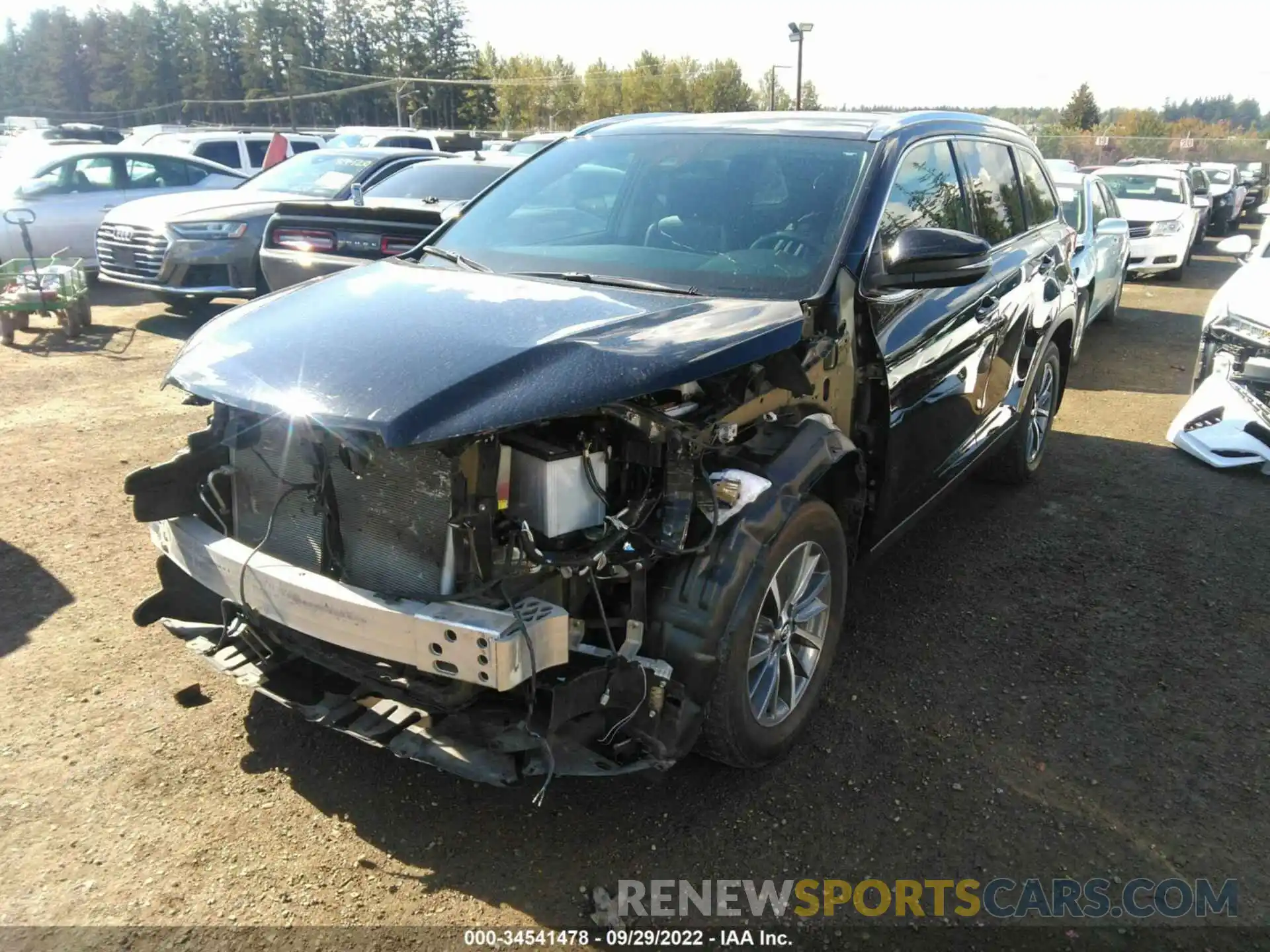 2 Photograph of a damaged car 5TDJZRFH5KS571849 TOYOTA HIGHLANDER 2019