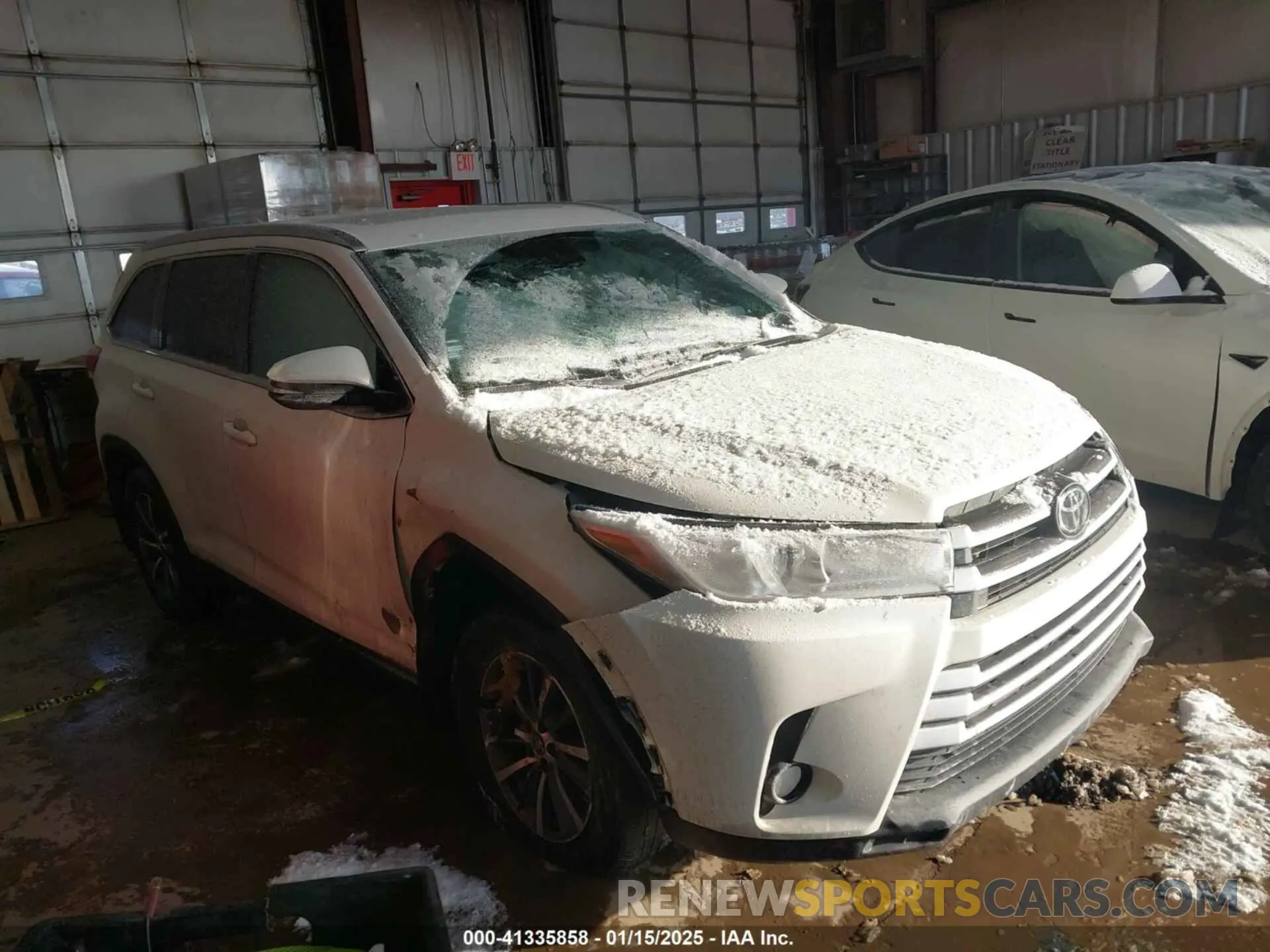 1 Photograph of a damaged car 5TDJZRFH5KS572144 TOYOTA HIGHLANDER 2019