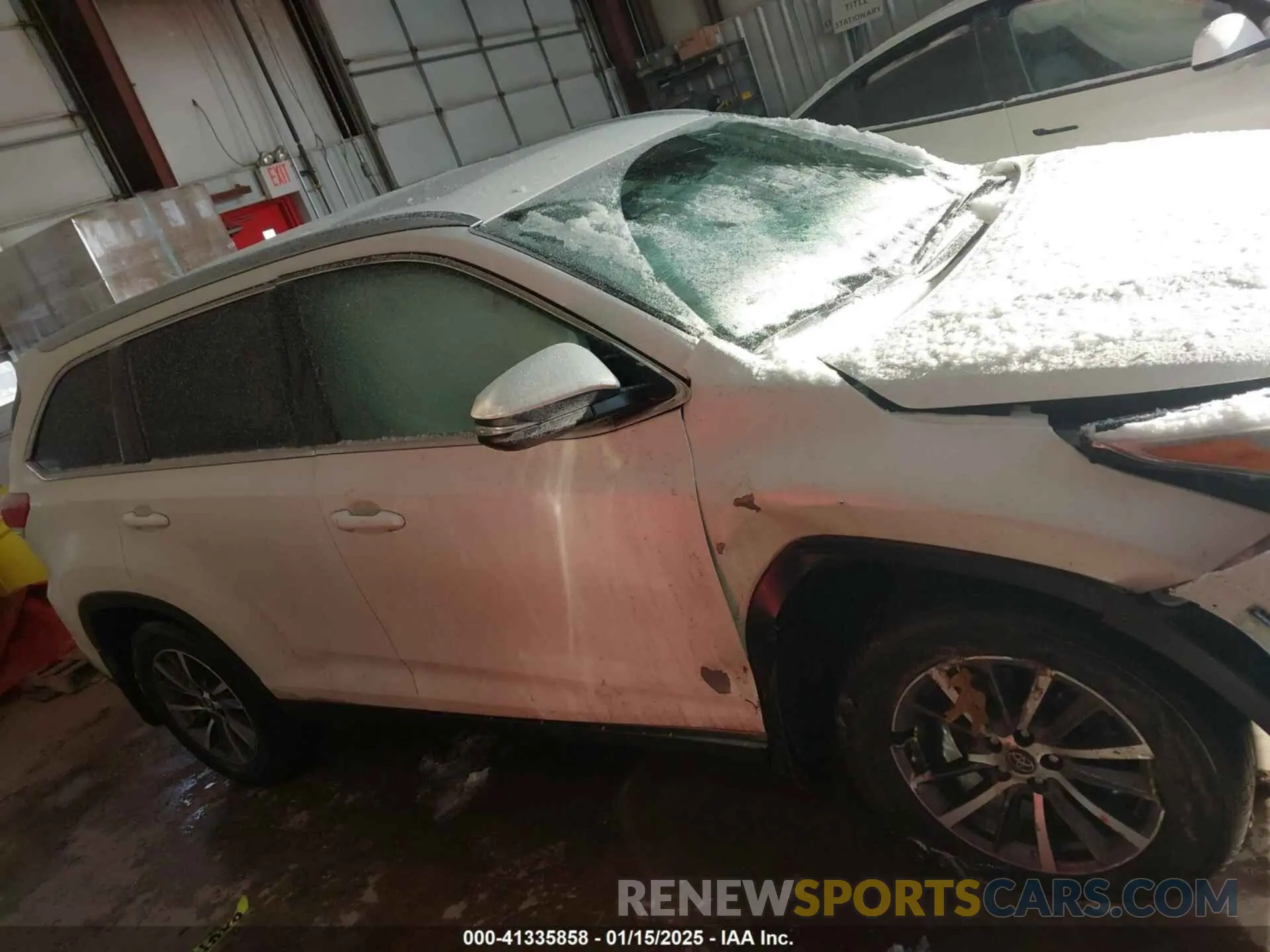13 Photograph of a damaged car 5TDJZRFH5KS572144 TOYOTA HIGHLANDER 2019
