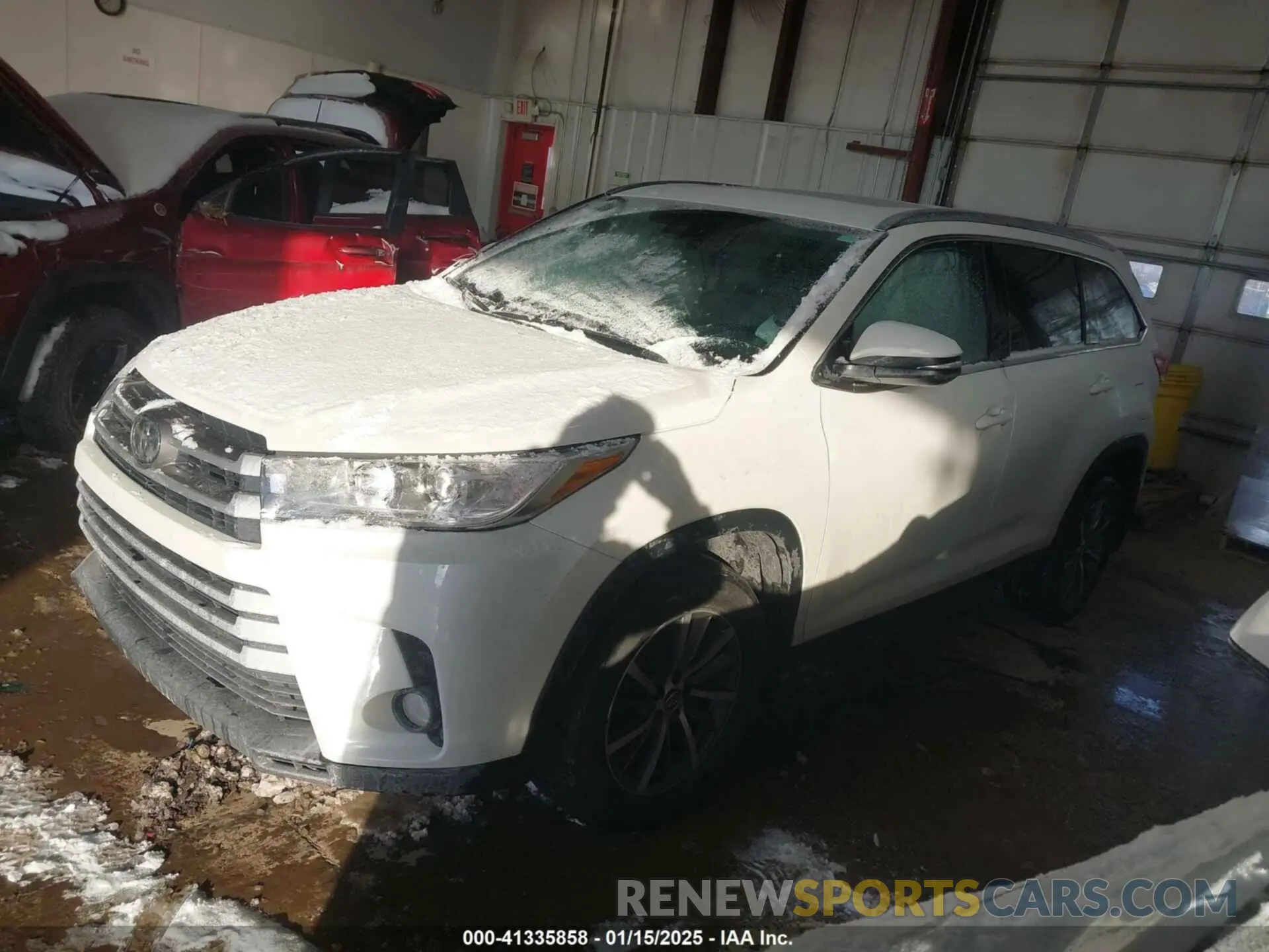 2 Photograph of a damaged car 5TDJZRFH5KS572144 TOYOTA HIGHLANDER 2019