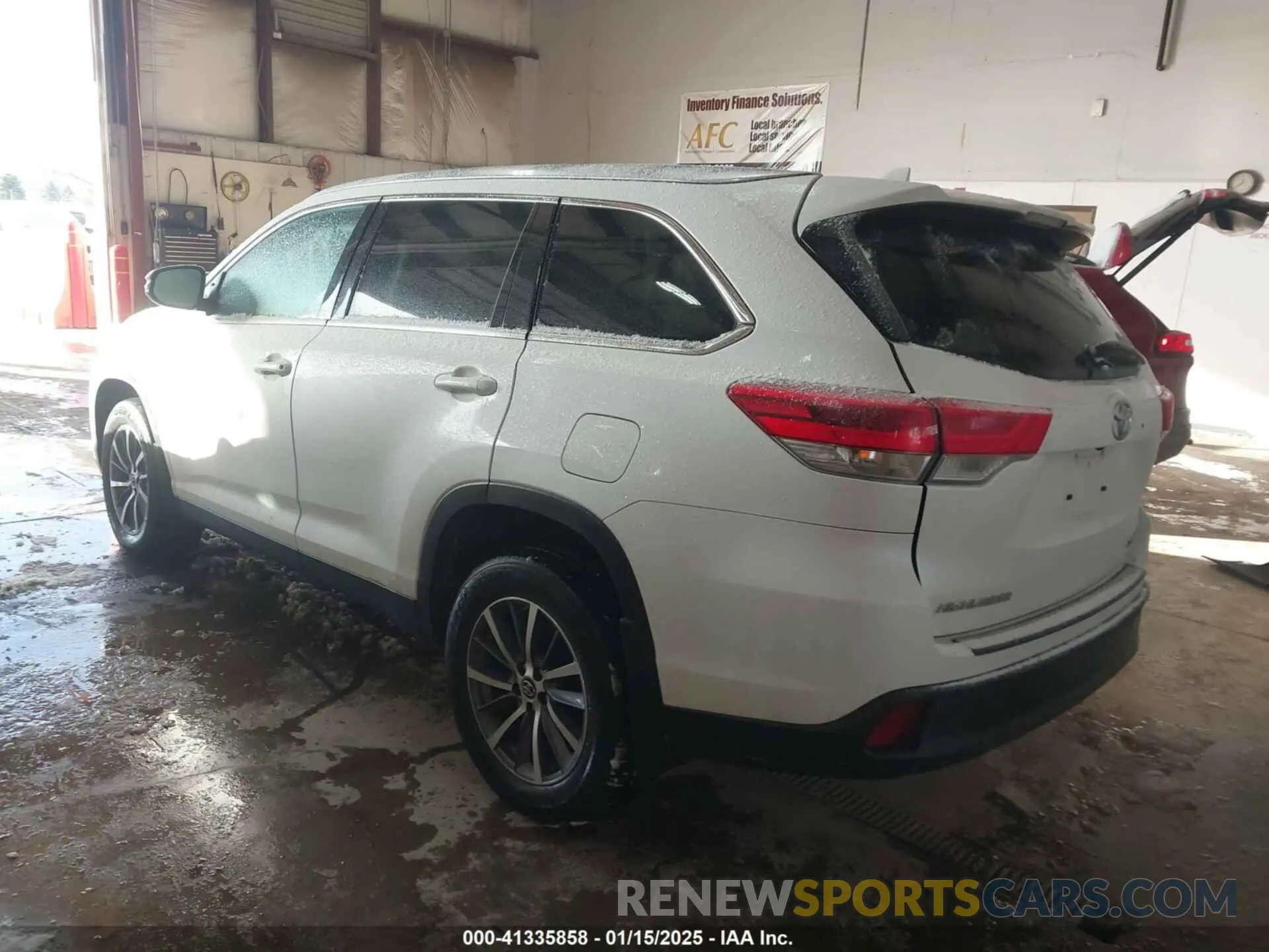 3 Photograph of a damaged car 5TDJZRFH5KS572144 TOYOTA HIGHLANDER 2019