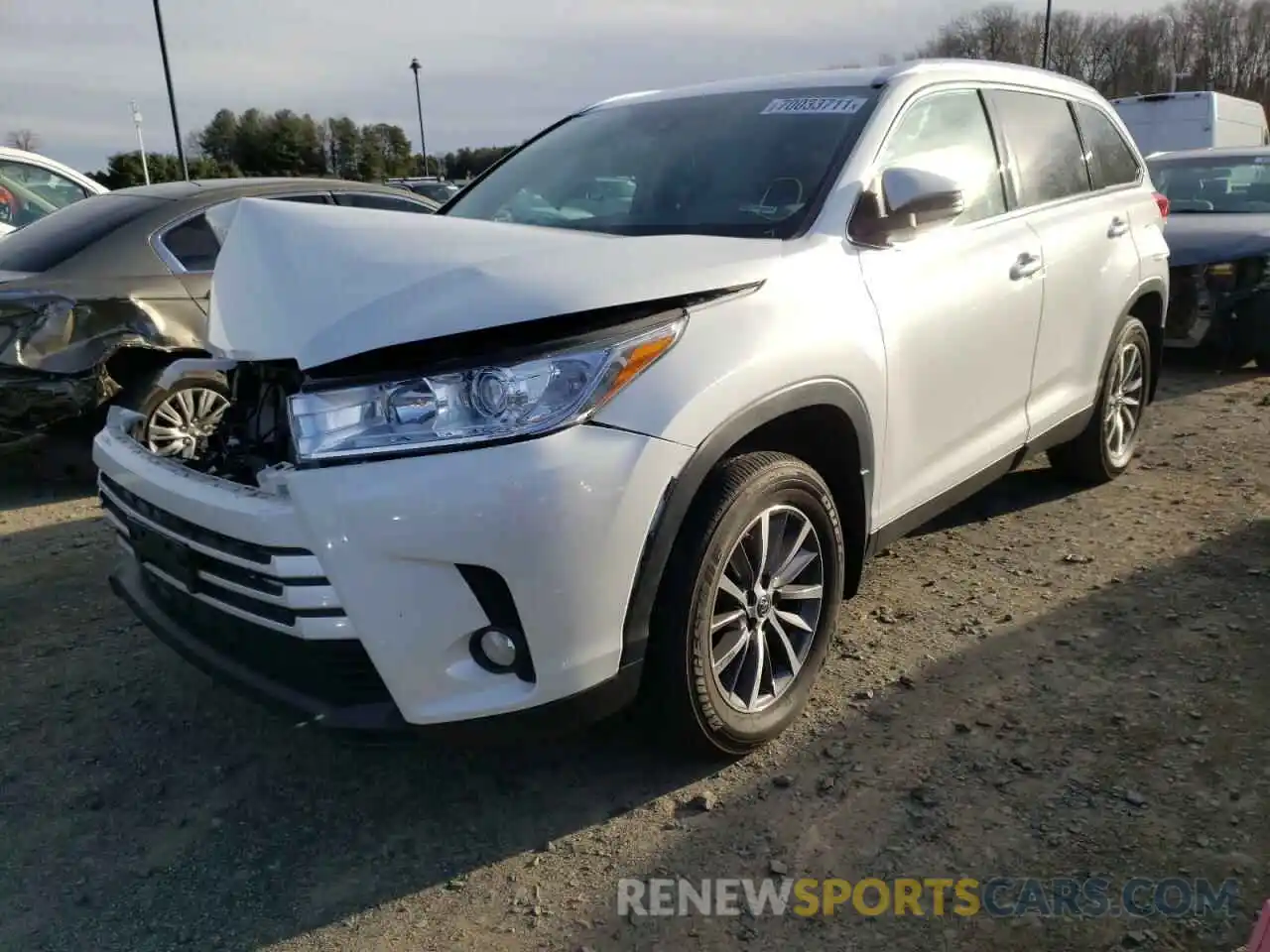 2 Photograph of a damaged car 5TDJZRFH5KS573522 TOYOTA HIGHLANDER 2019