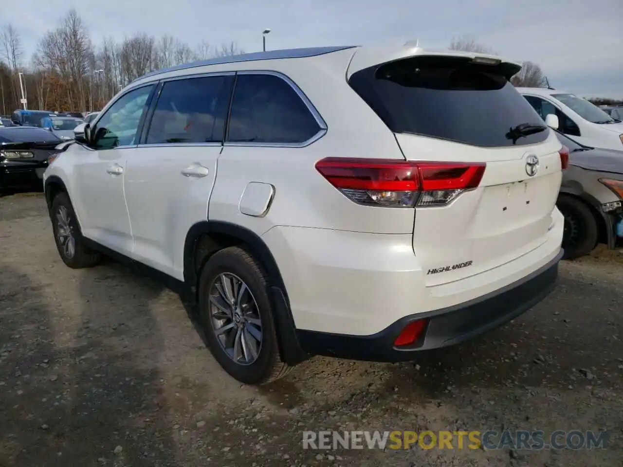 3 Photograph of a damaged car 5TDJZRFH5KS573522 TOYOTA HIGHLANDER 2019