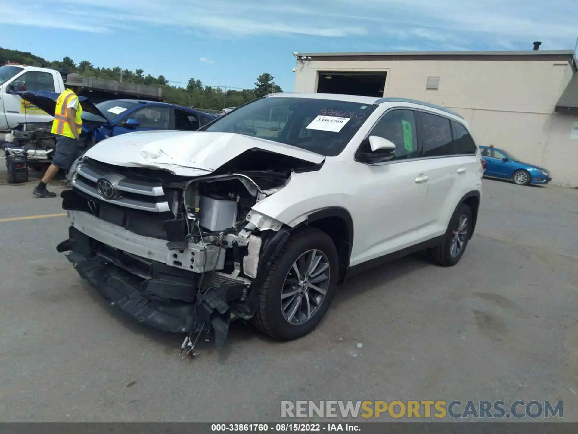 2 Photograph of a damaged car 5TDJZRFH5KS574069 TOYOTA HIGHLANDER 2019