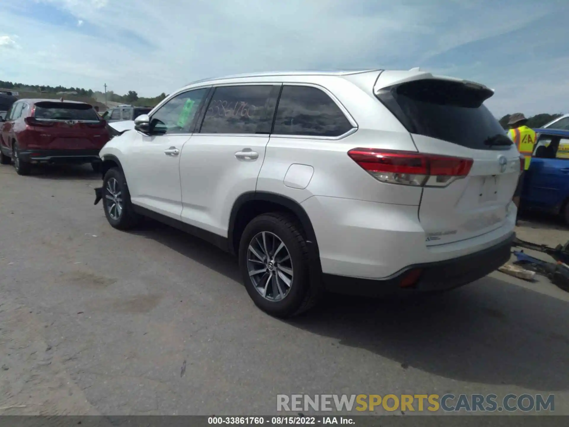 3 Photograph of a damaged car 5TDJZRFH5KS574069 TOYOTA HIGHLANDER 2019