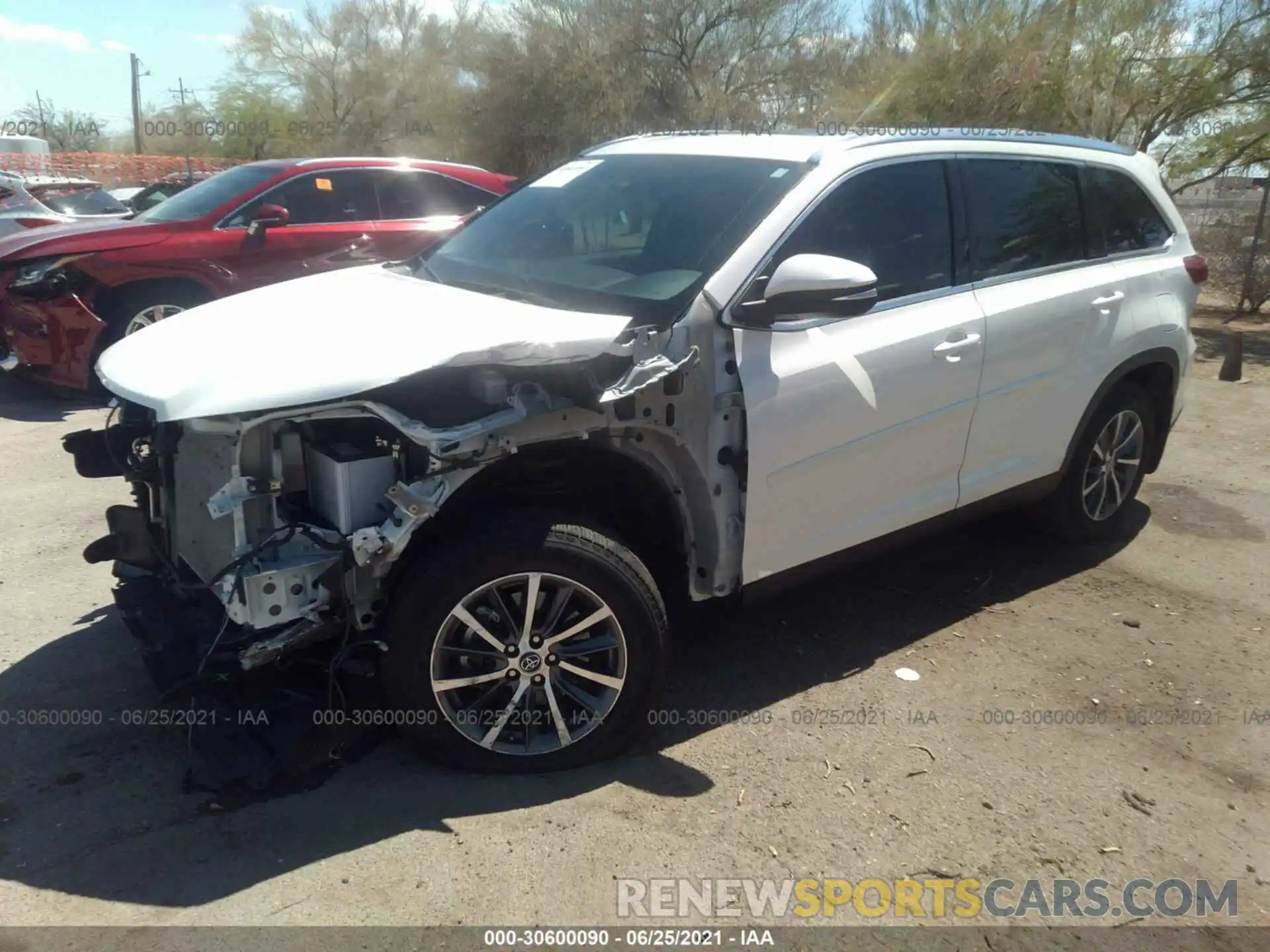 2 Photograph of a damaged car 5TDJZRFH5KS574718 TOYOTA HIGHLANDER 2019