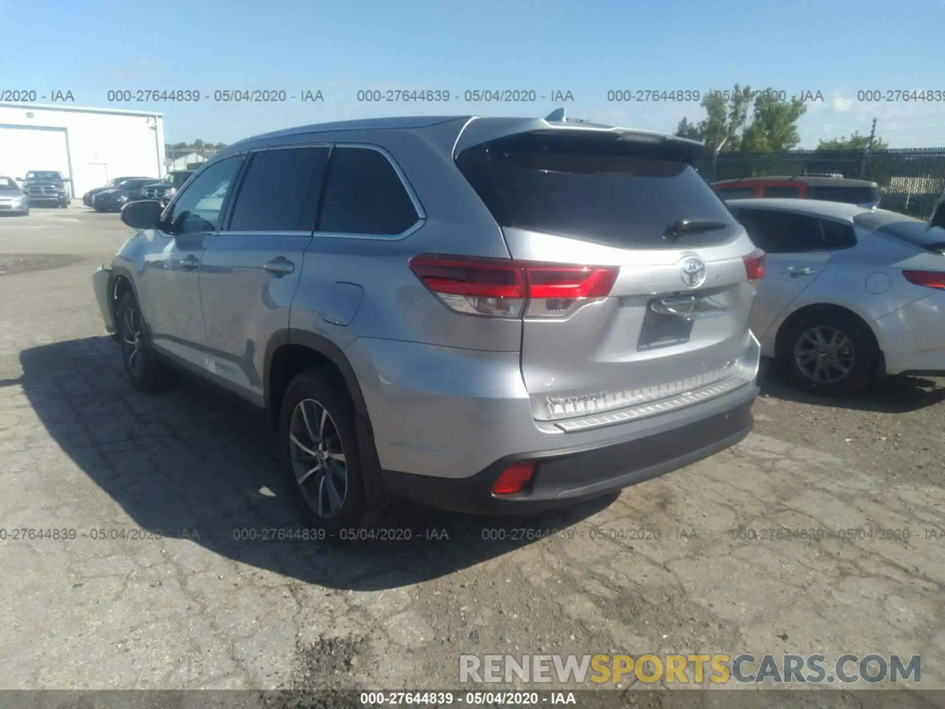 3 Photograph of a damaged car 5TDJZRFH5KS580406 TOYOTA HIGHLANDER 2019