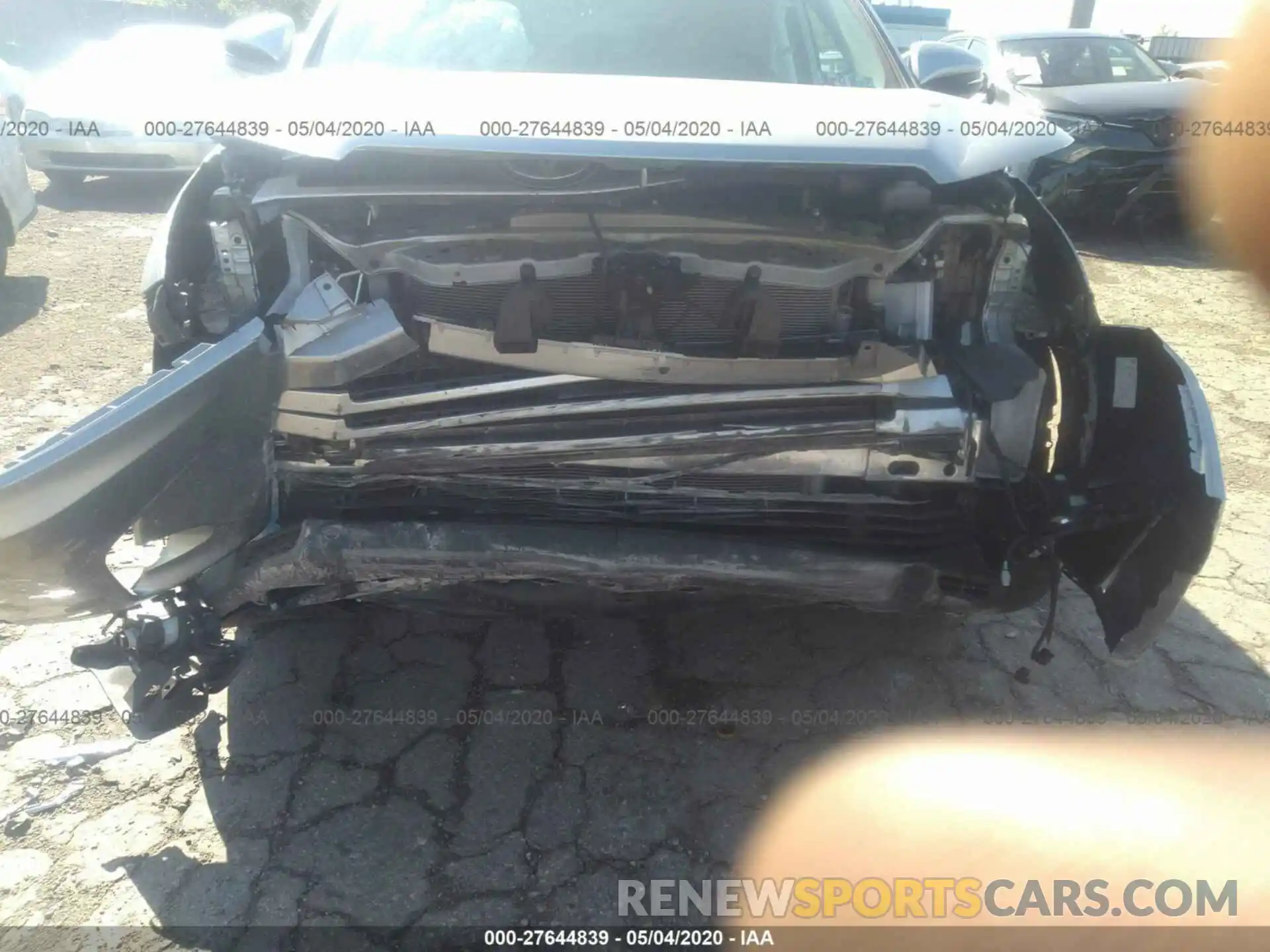 6 Photograph of a damaged car 5TDJZRFH5KS580406 TOYOTA HIGHLANDER 2019