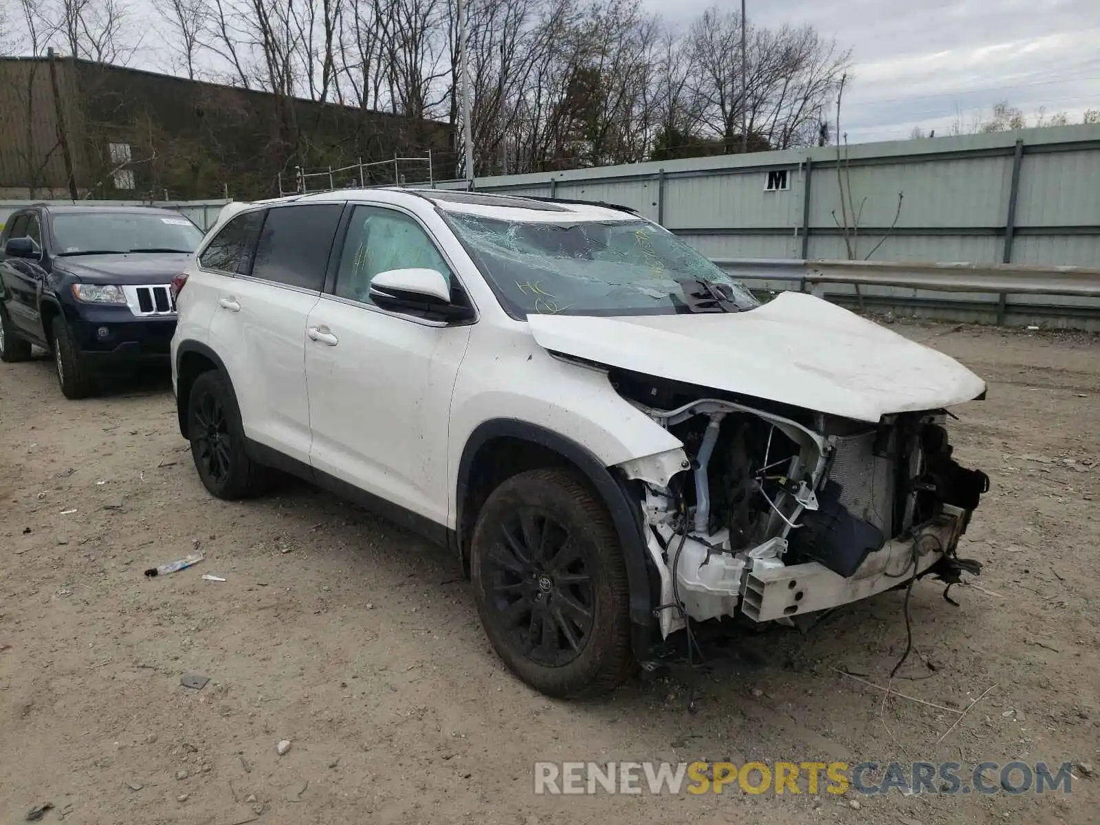 1 Photograph of a damaged car 5TDJZRFH5KS585153 TOYOTA HIGHLANDER 2019