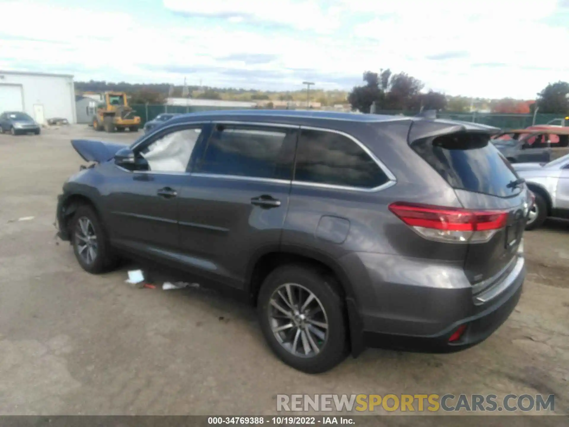 3 Photograph of a damaged car 5TDJZRFH5KS586982 TOYOTA HIGHLANDER 2019