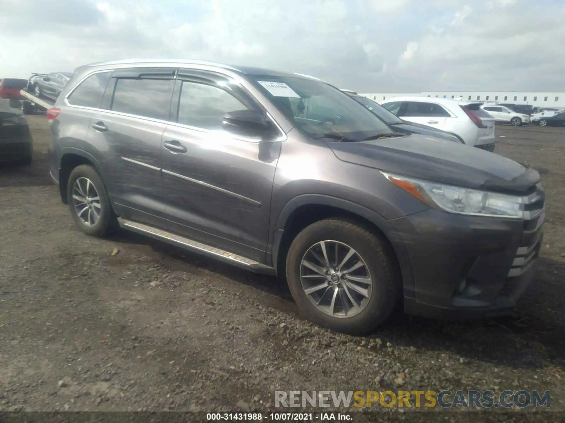 1 Photograph of a damaged car 5TDJZRFH5KS588263 TOYOTA HIGHLANDER 2019