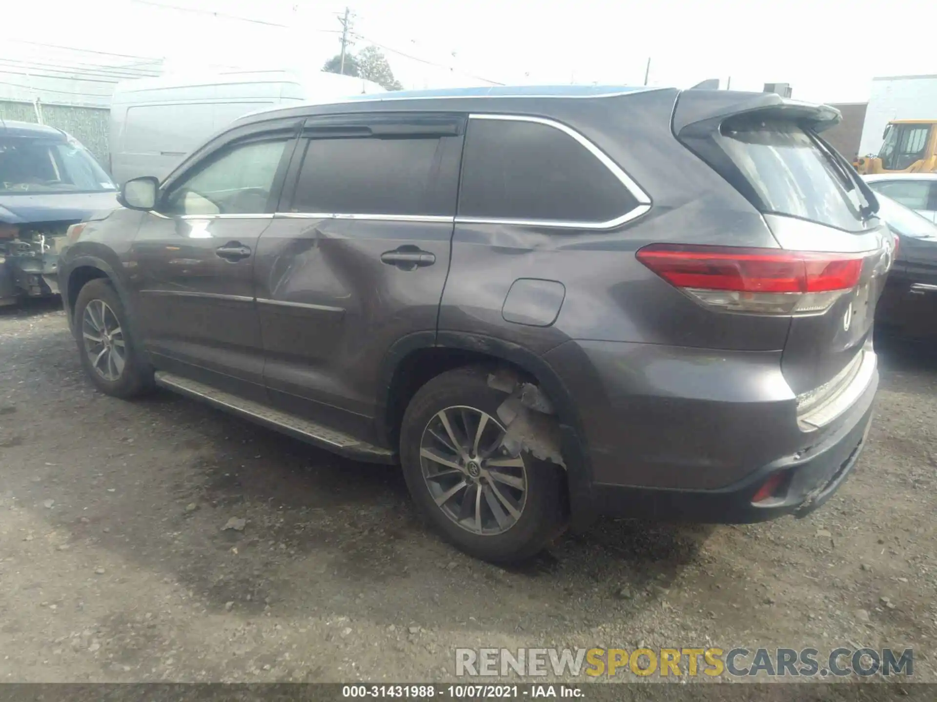 3 Photograph of a damaged car 5TDJZRFH5KS588263 TOYOTA HIGHLANDER 2019