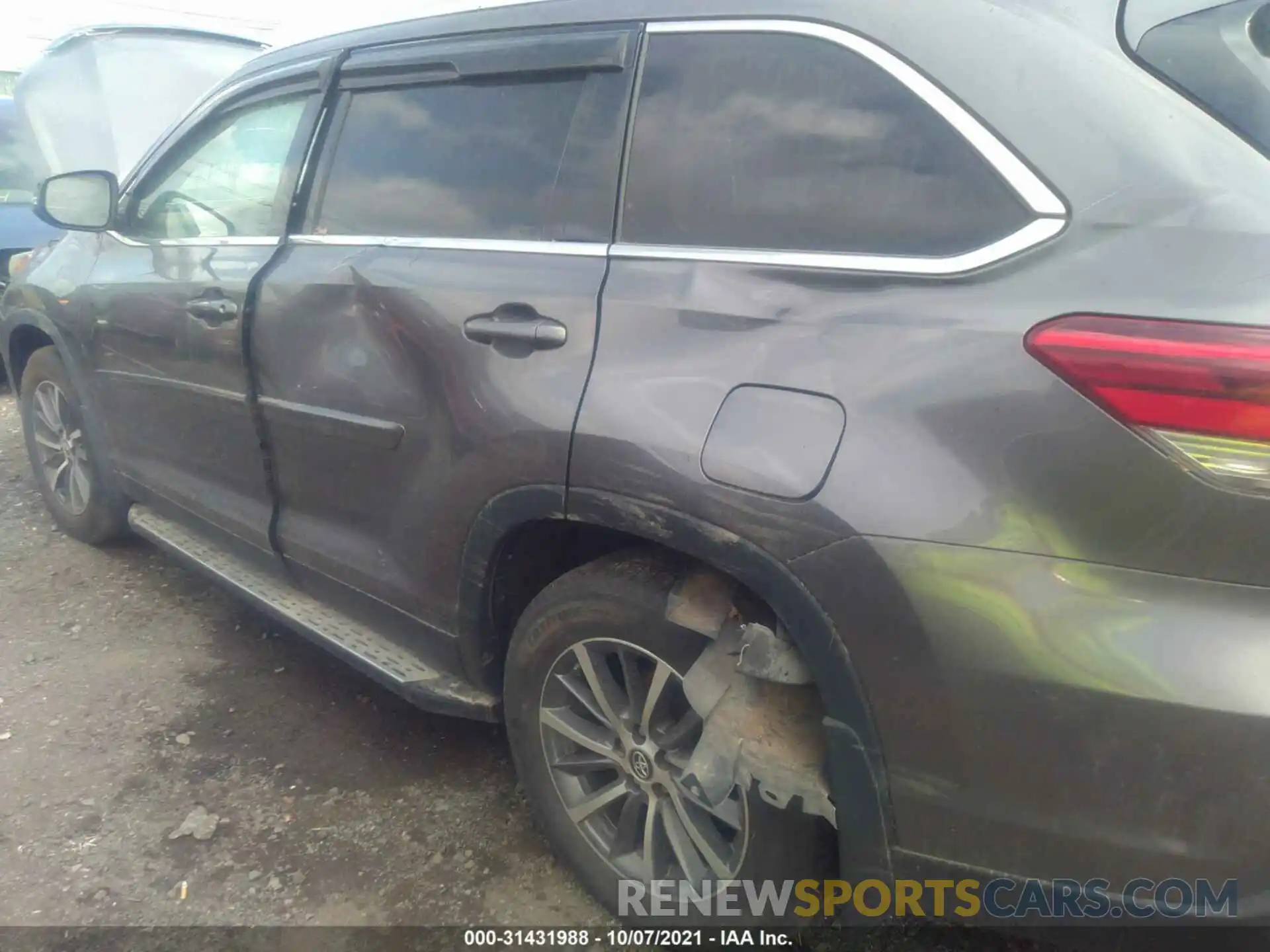 6 Photograph of a damaged car 5TDJZRFH5KS588263 TOYOTA HIGHLANDER 2019