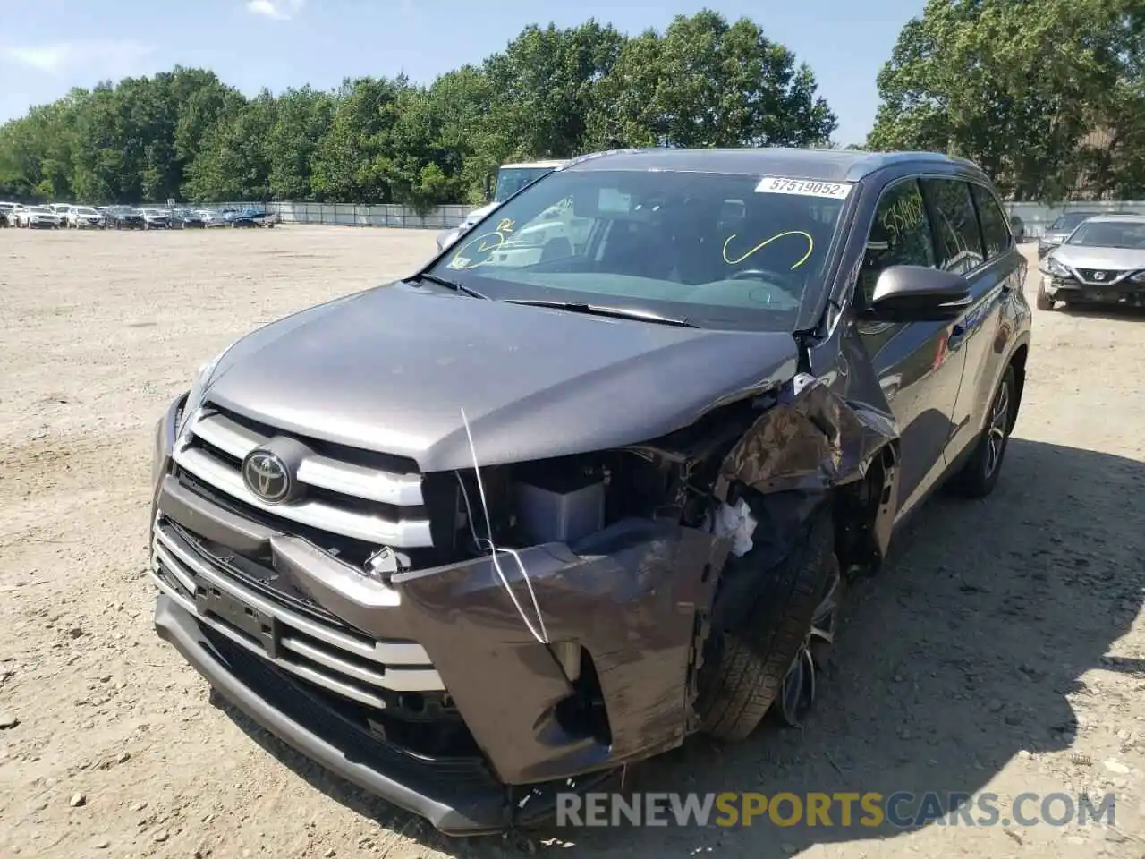 2 Photograph of a damaged car 5TDJZRFH5KS588487 TOYOTA HIGHLANDER 2019