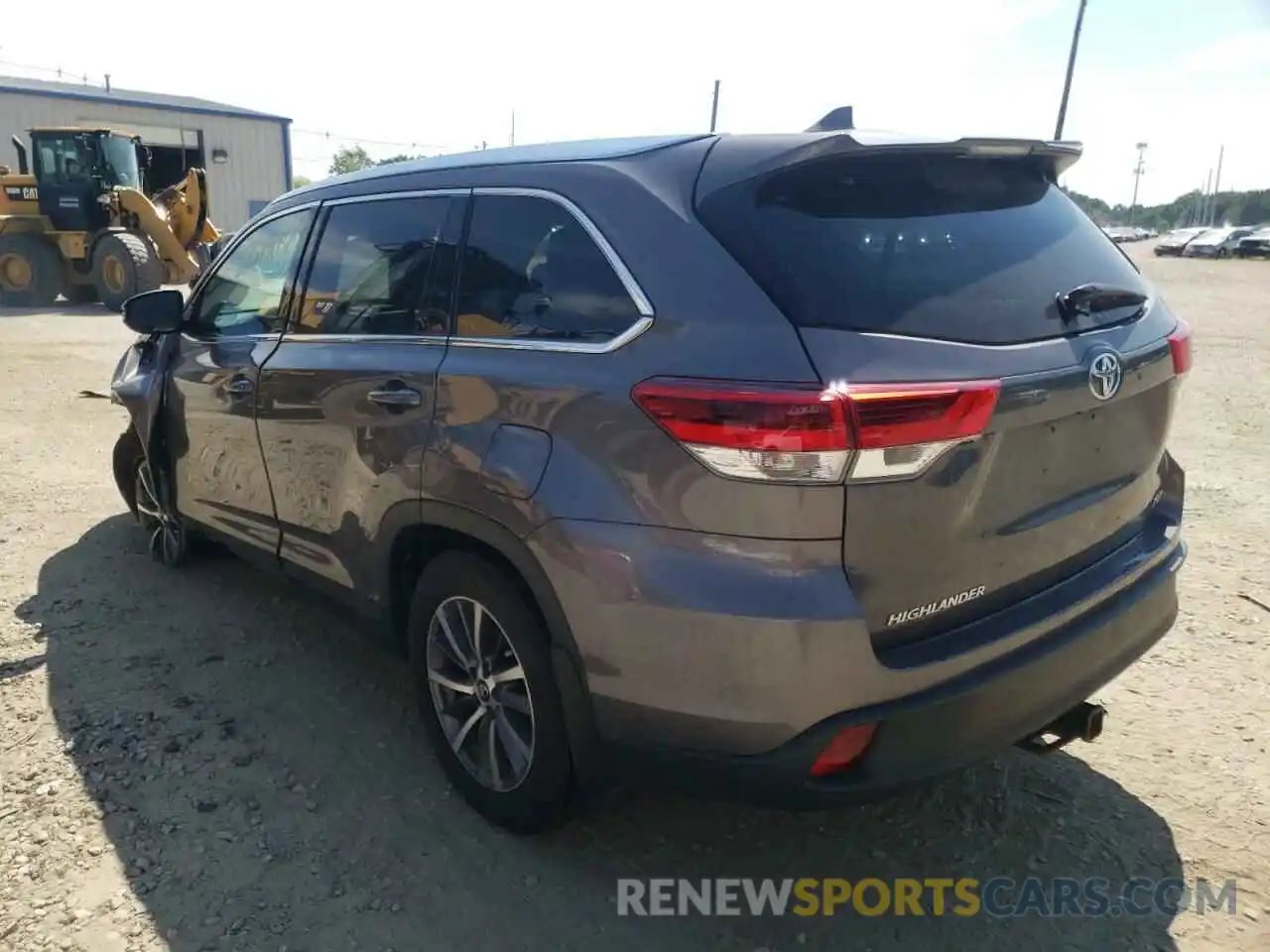 3 Photograph of a damaged car 5TDJZRFH5KS588487 TOYOTA HIGHLANDER 2019