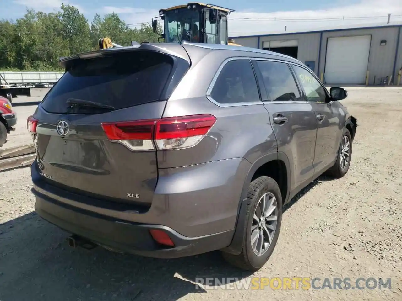 4 Photograph of a damaged car 5TDJZRFH5KS588487 TOYOTA HIGHLANDER 2019