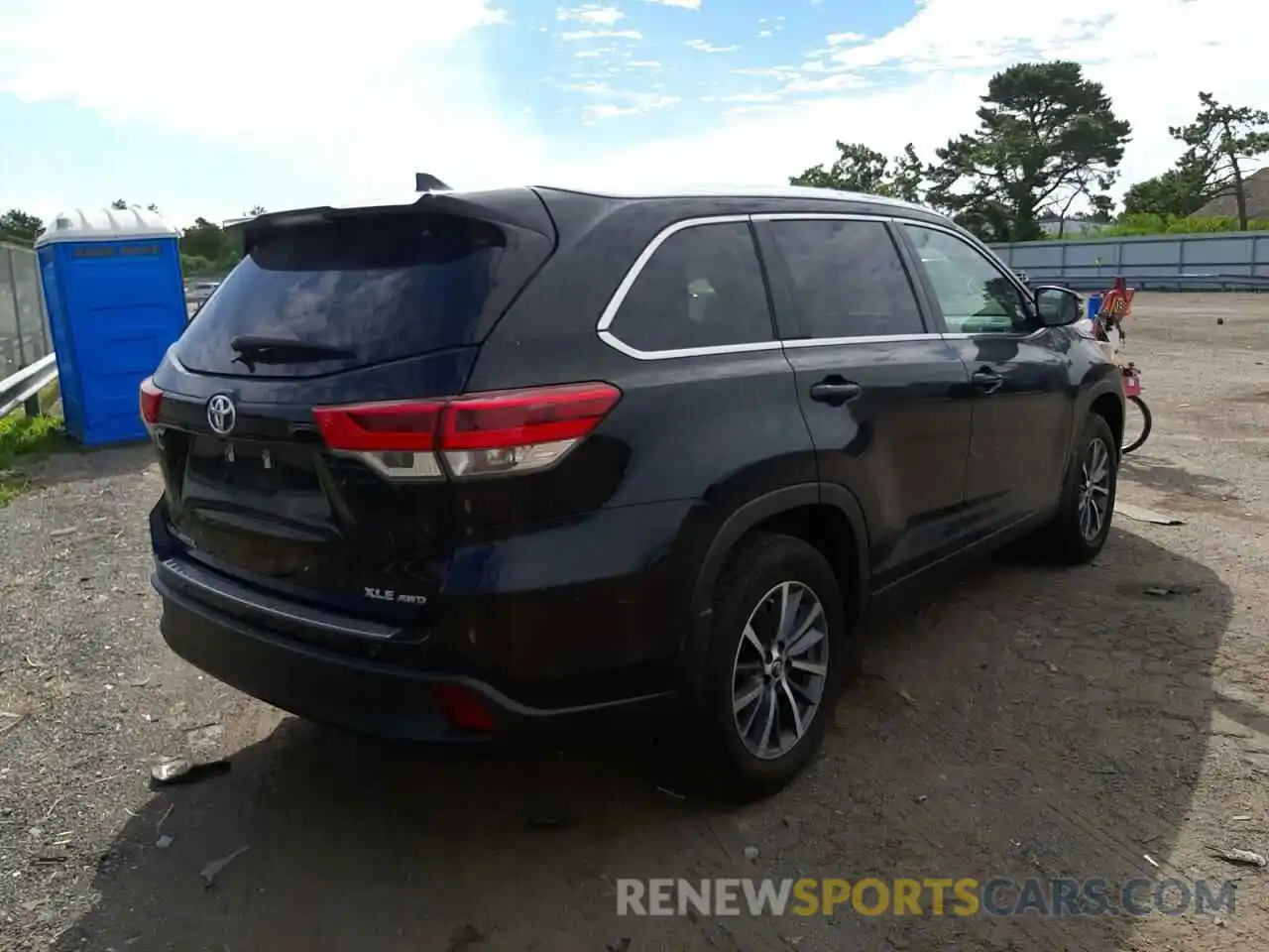 4 Photograph of a damaged car 5TDJZRFH5KS594855 TOYOTA HIGHLANDER 2019