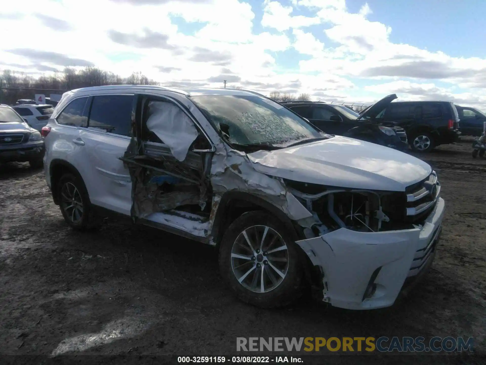 1 Photograph of a damaged car 5TDJZRFH5KS604011 TOYOTA HIGHLANDER 2019