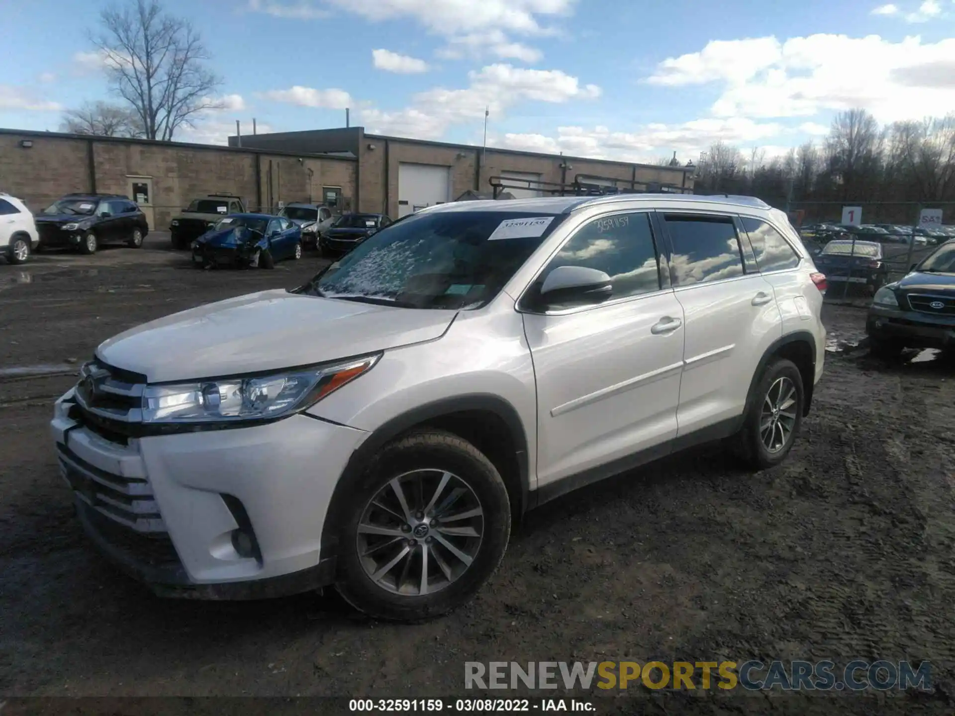 2 Photograph of a damaged car 5TDJZRFH5KS604011 TOYOTA HIGHLANDER 2019