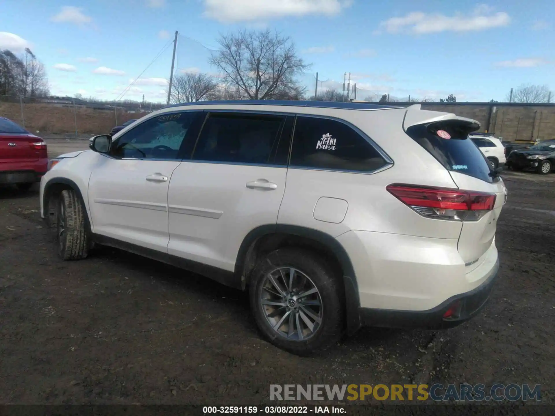 3 Photograph of a damaged car 5TDJZRFH5KS604011 TOYOTA HIGHLANDER 2019