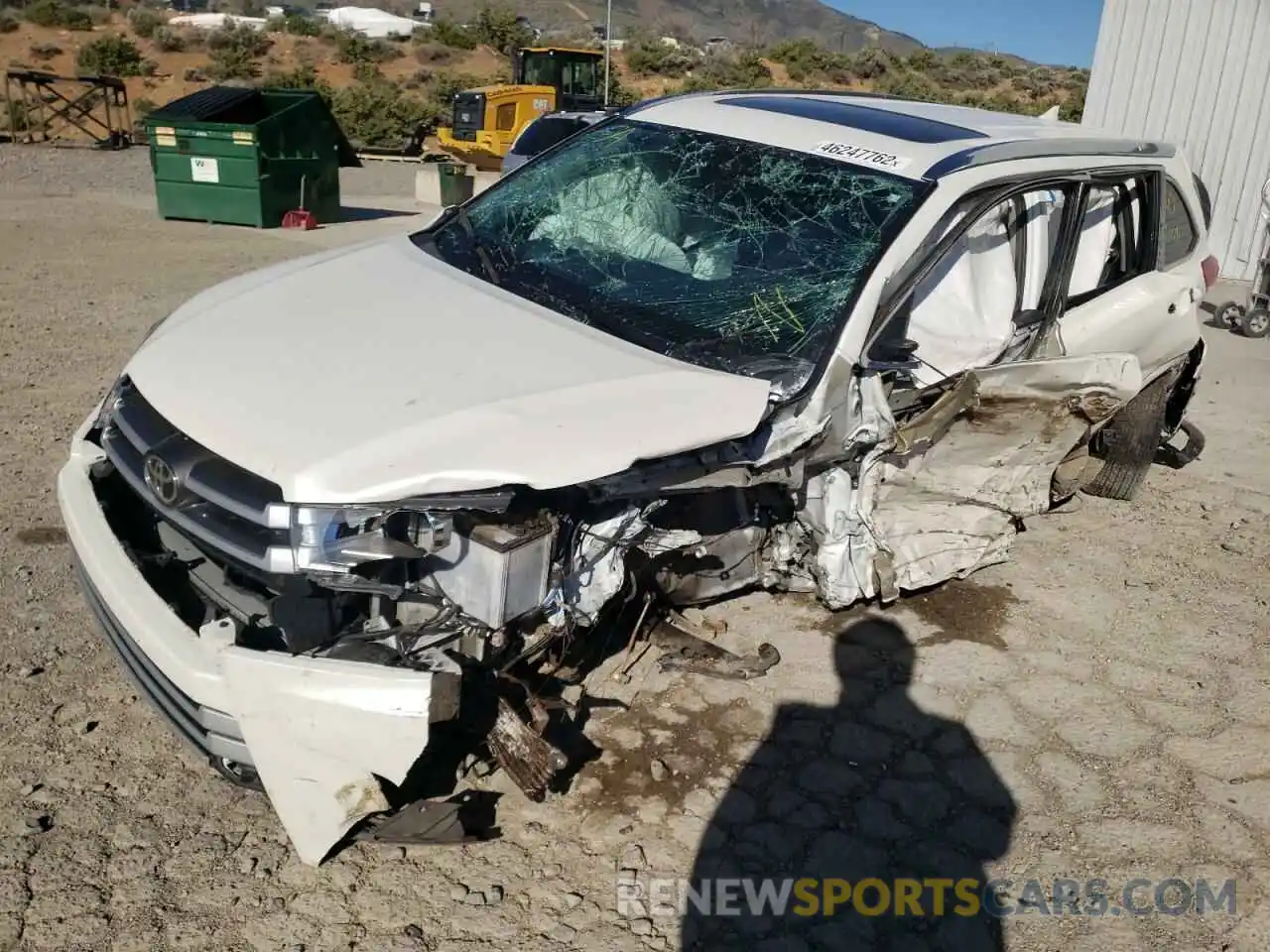 2 Photograph of a damaged car 5TDJZRFH5KS606714 TOYOTA HIGHLANDER 2019