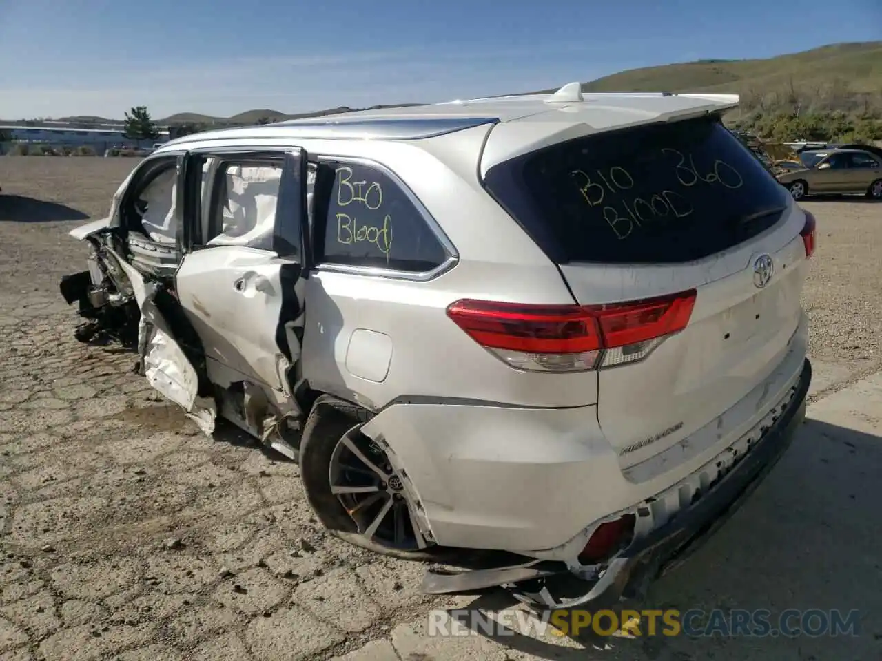 3 Photograph of a damaged car 5TDJZRFH5KS606714 TOYOTA HIGHLANDER 2019