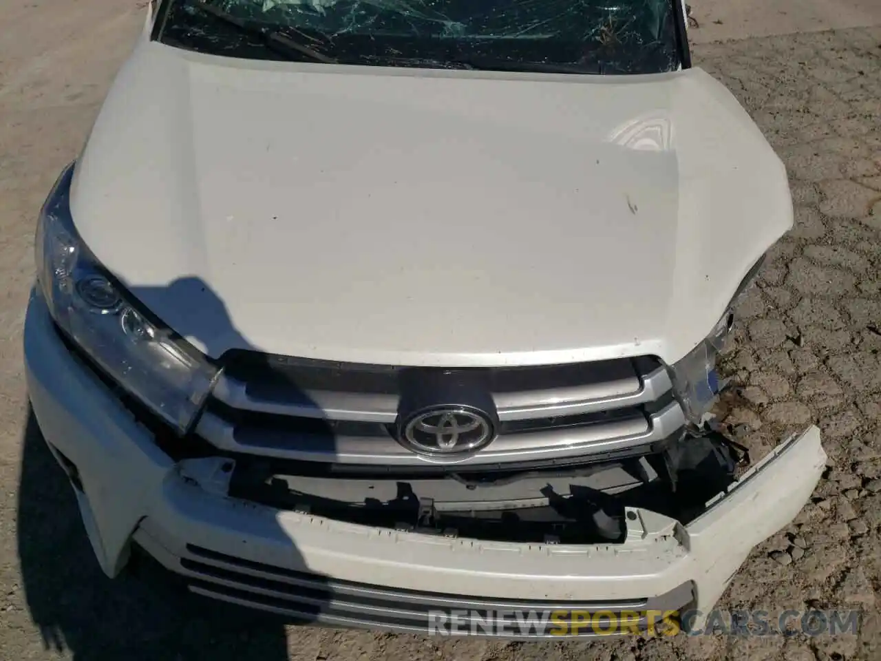 7 Photograph of a damaged car 5TDJZRFH5KS606714 TOYOTA HIGHLANDER 2019