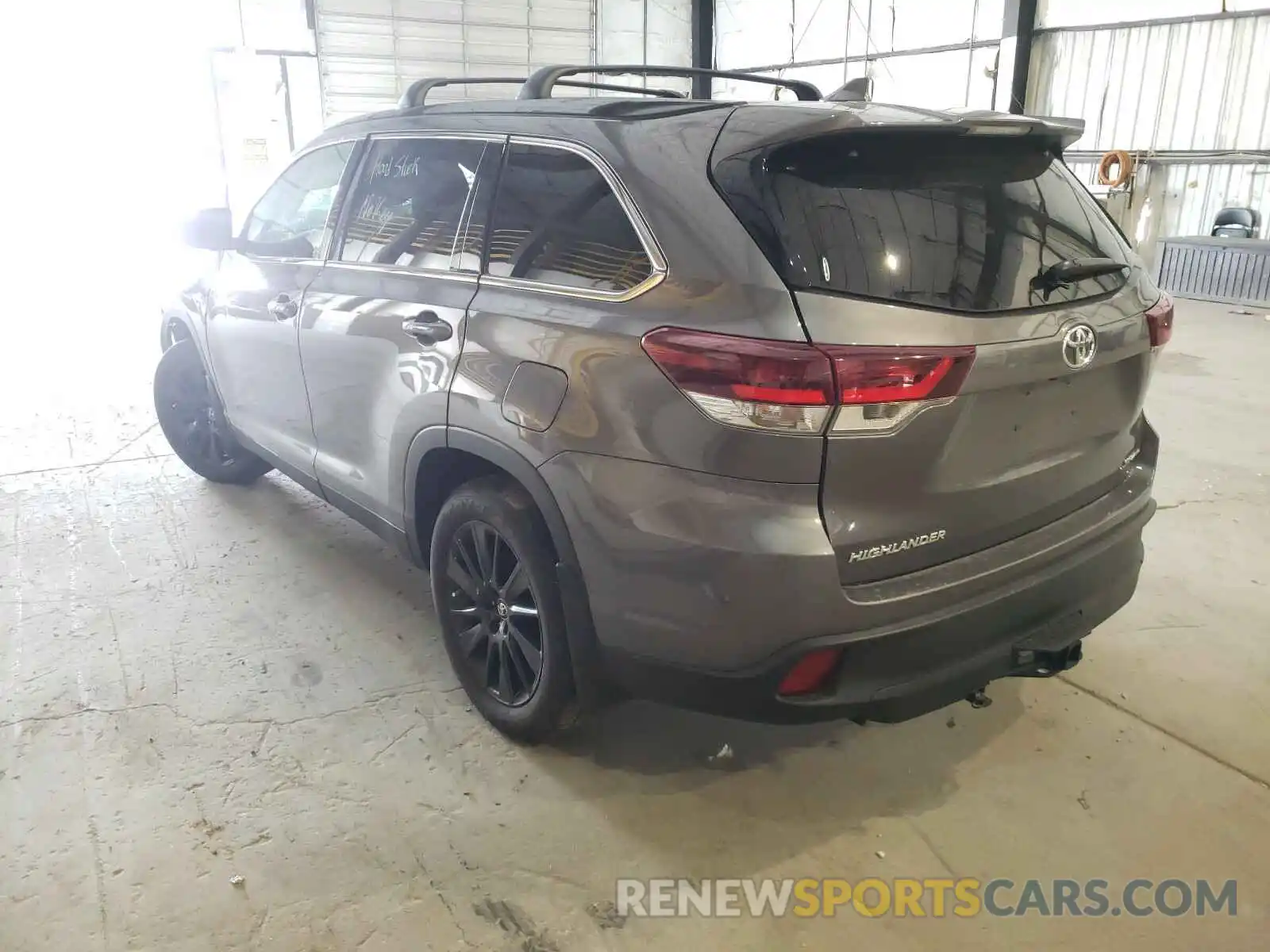 3 Photograph of a damaged car 5TDJZRFH5KS607068 TOYOTA HIGHLANDER 2019