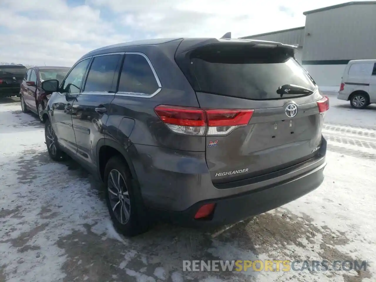 3 Photograph of a damaged car 5TDJZRFH5KS615154 TOYOTA HIGHLANDER 2019